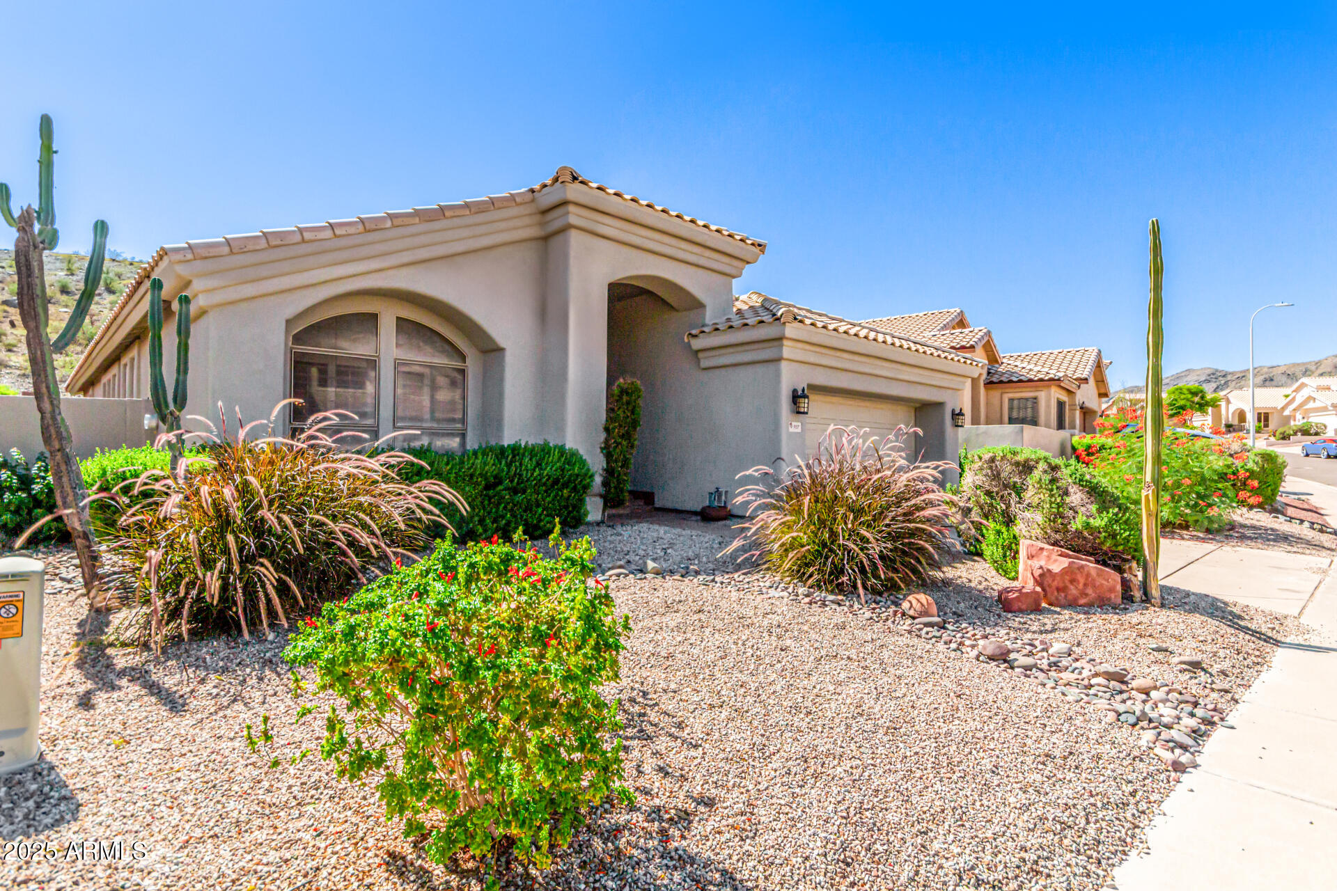 907 E GOLDENROD Street