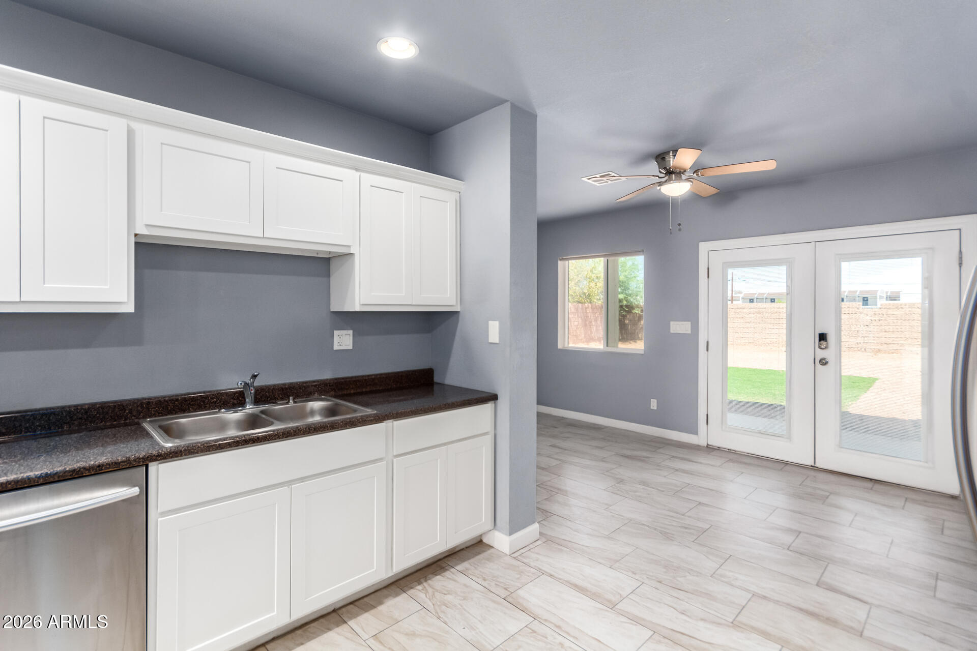 1636 E WHITTON Avenue