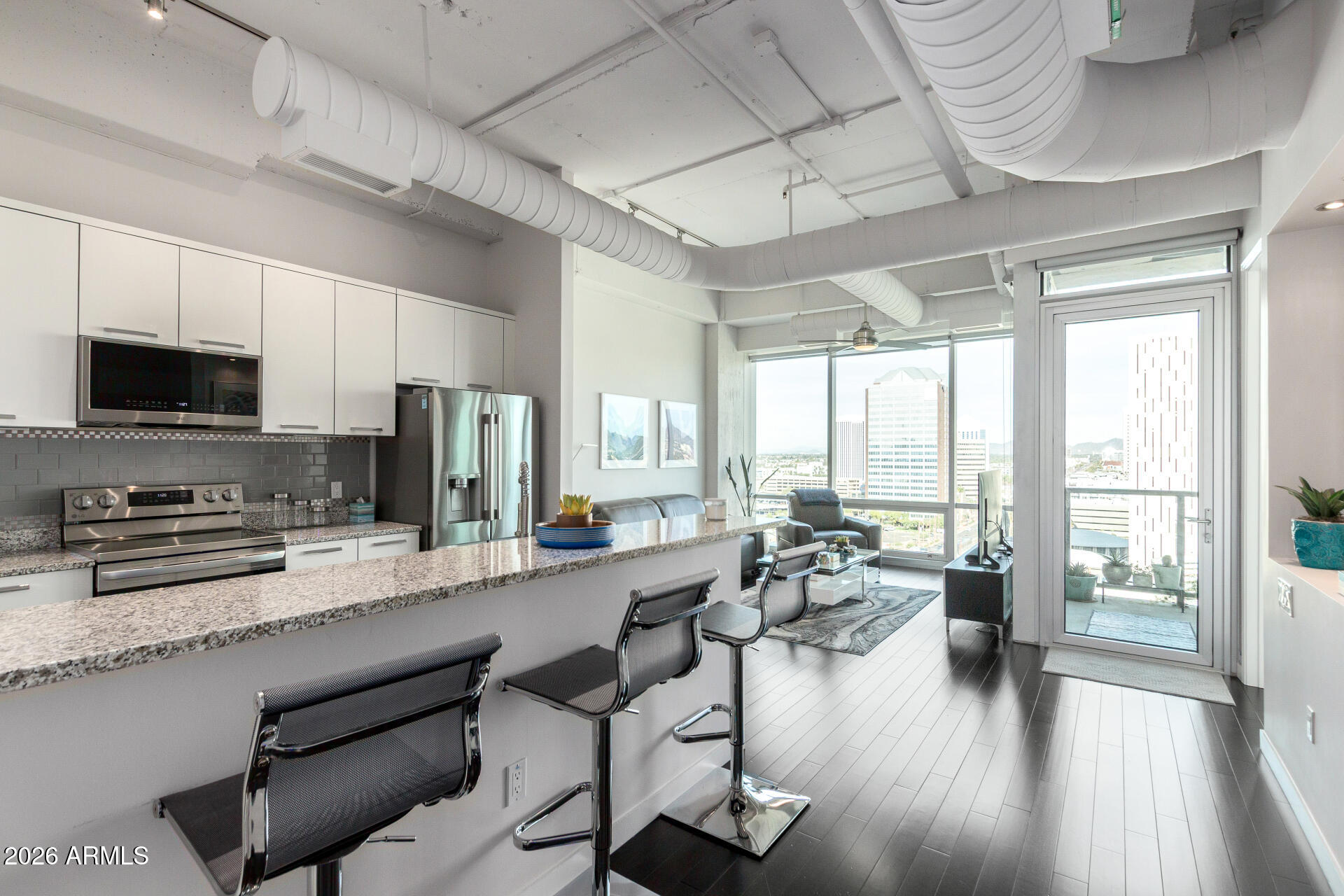 1 E LEXINGTON Avenue 1007