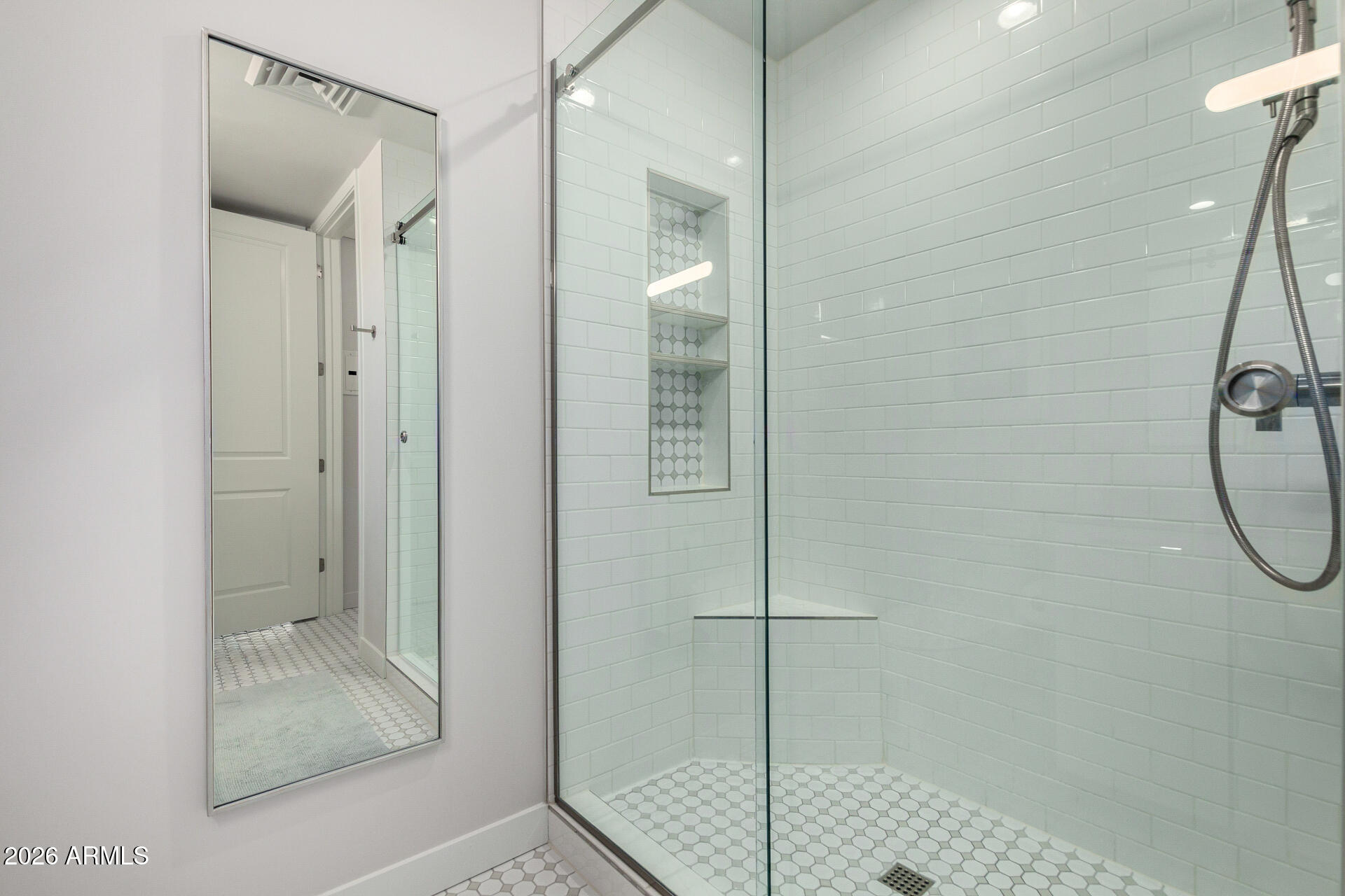 1 E LEXINGTON Avenue 1007