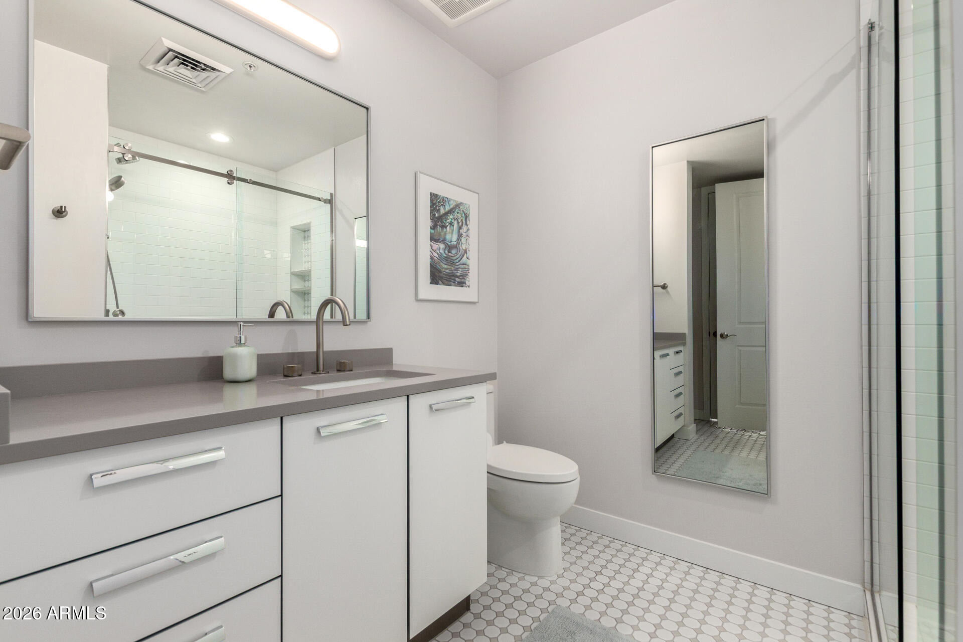 1 E LEXINGTON Avenue 1007