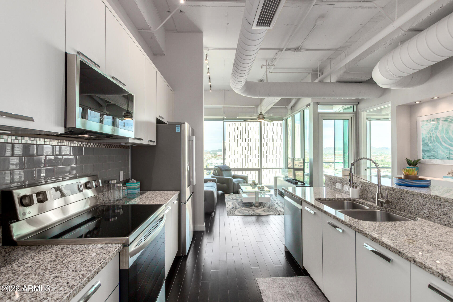 1 E LEXINGTON Avenue 1007