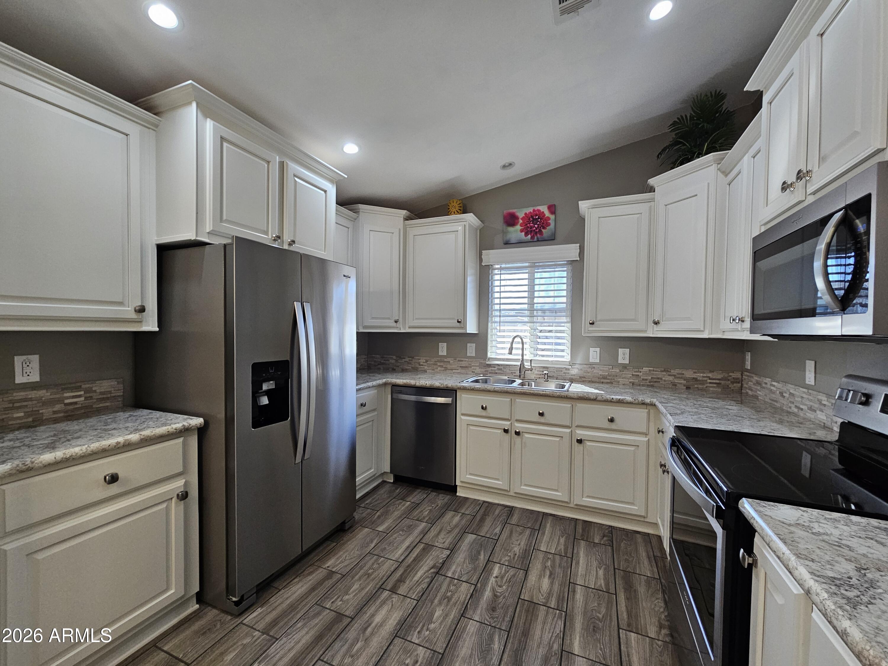 650 N Hawes Road 3516