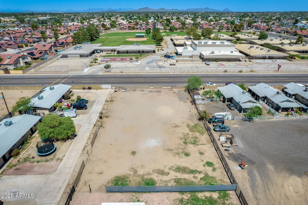 Photo of 11535 N 79th Drive #2, Peoria, AZ 85345 (MLS # 6881512)