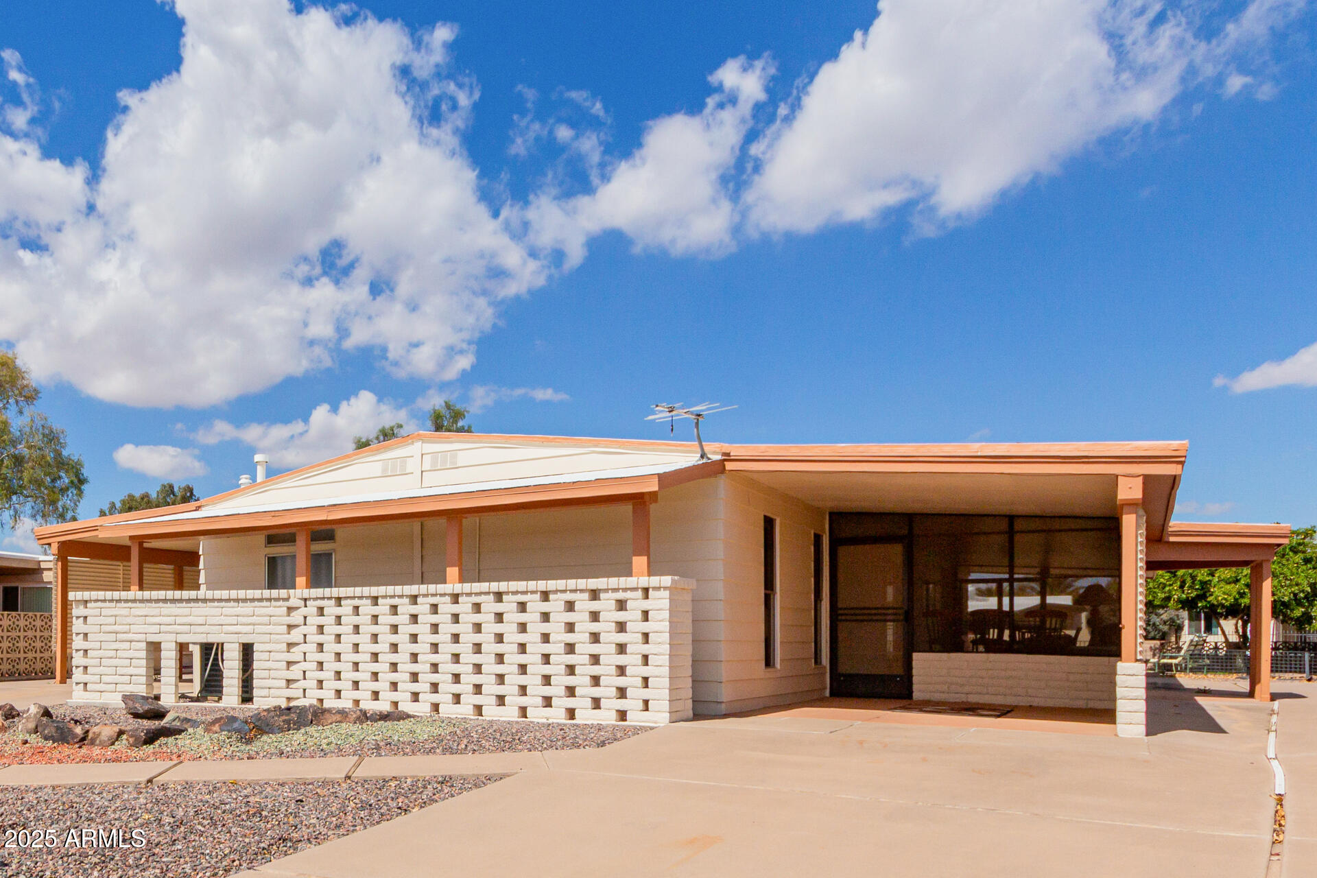 9238 E LAKESIDE Drive