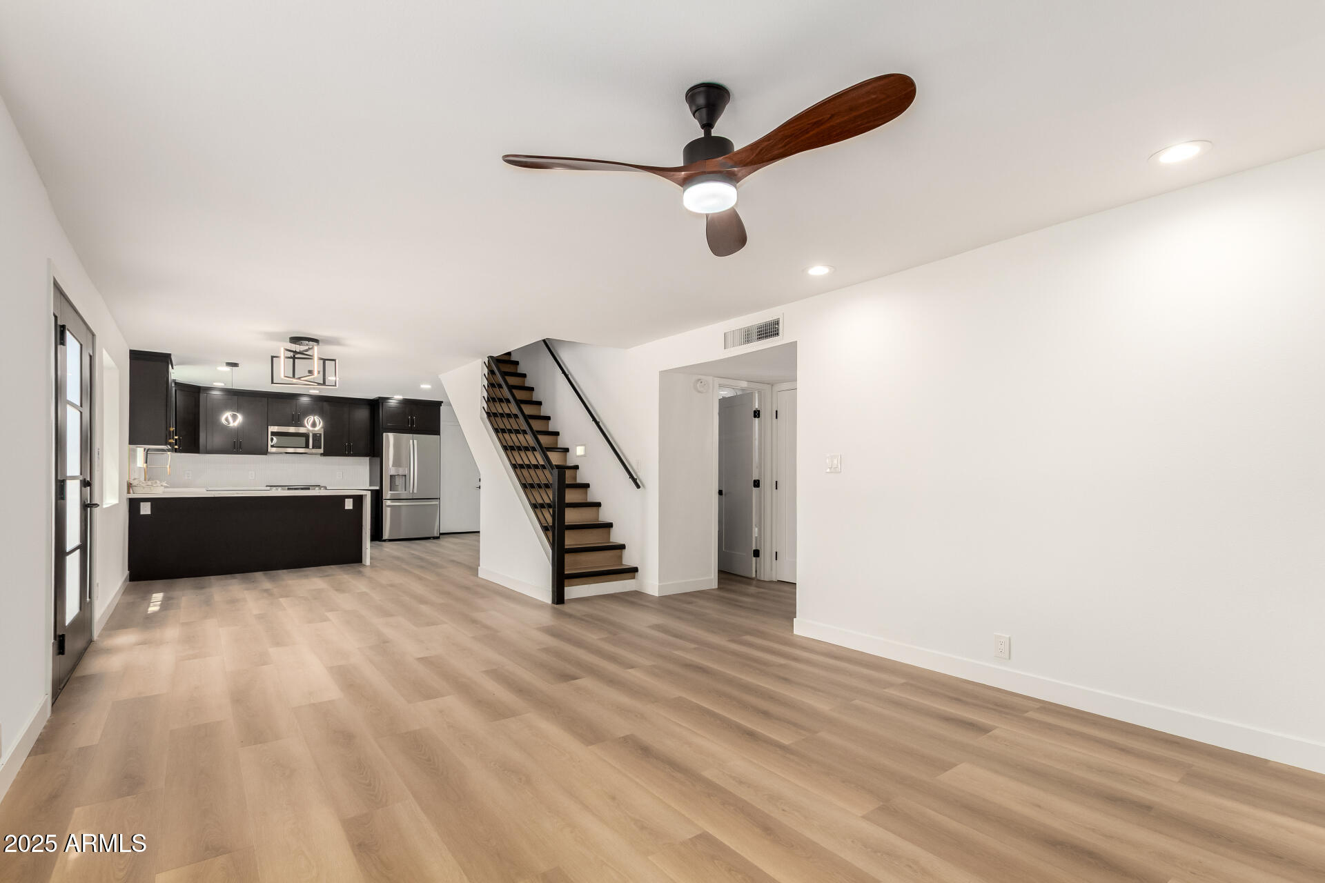 2210 E EVERETT Drive