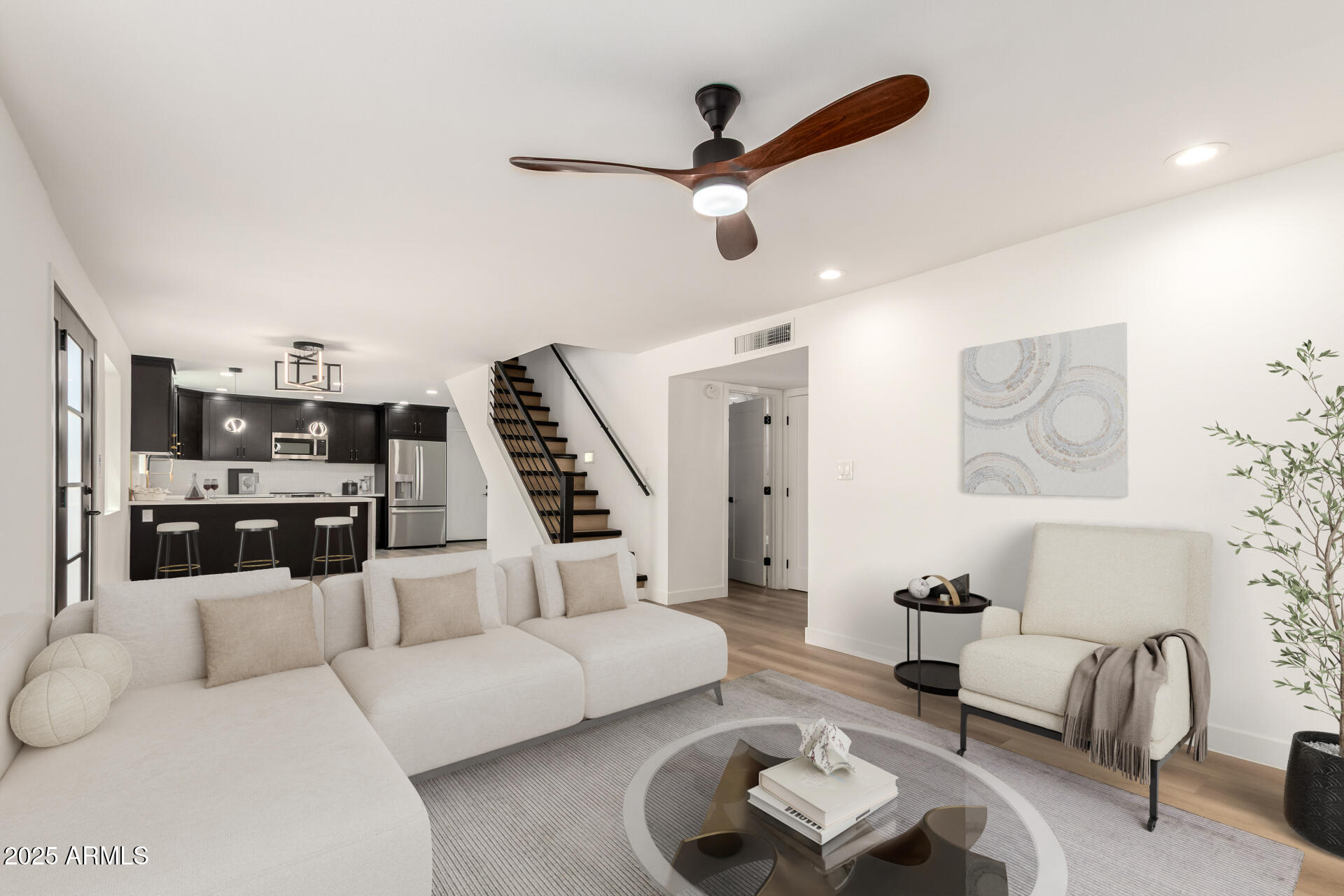 2210 E EVERETT Drive