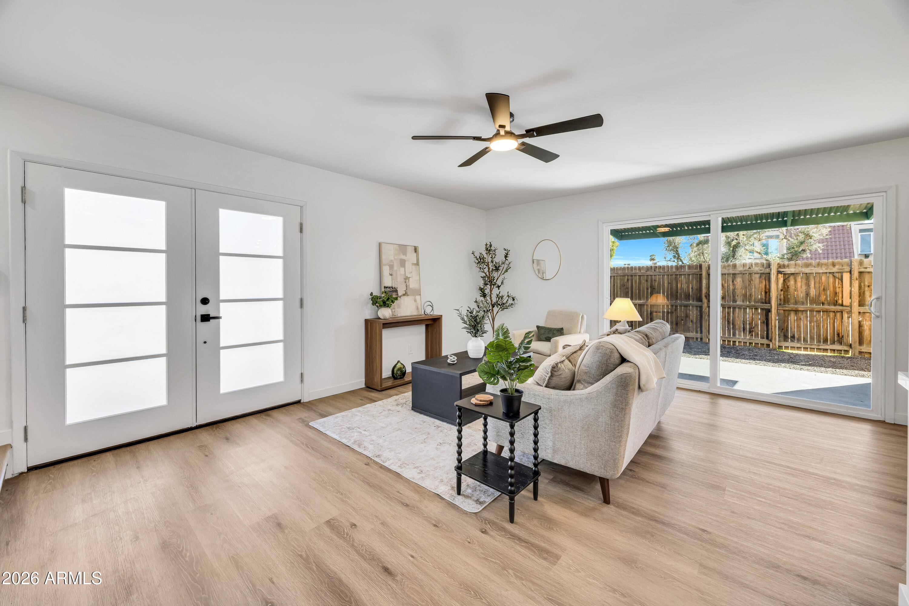 6062 W TOWNLEY Avenue