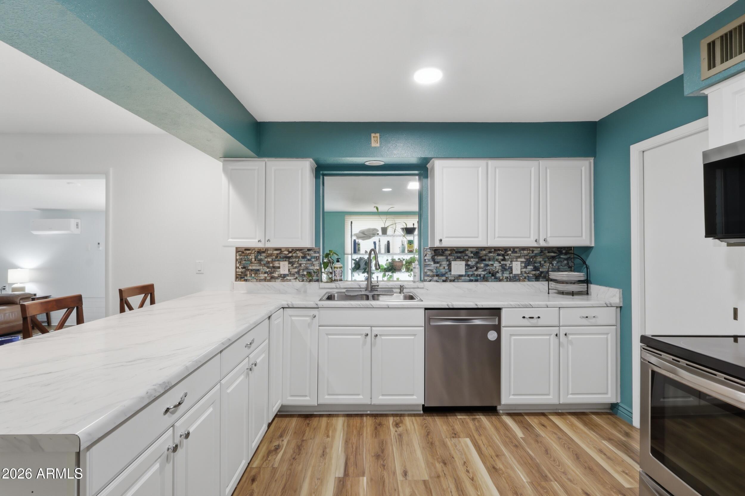 4135 E CARMEL Avenue