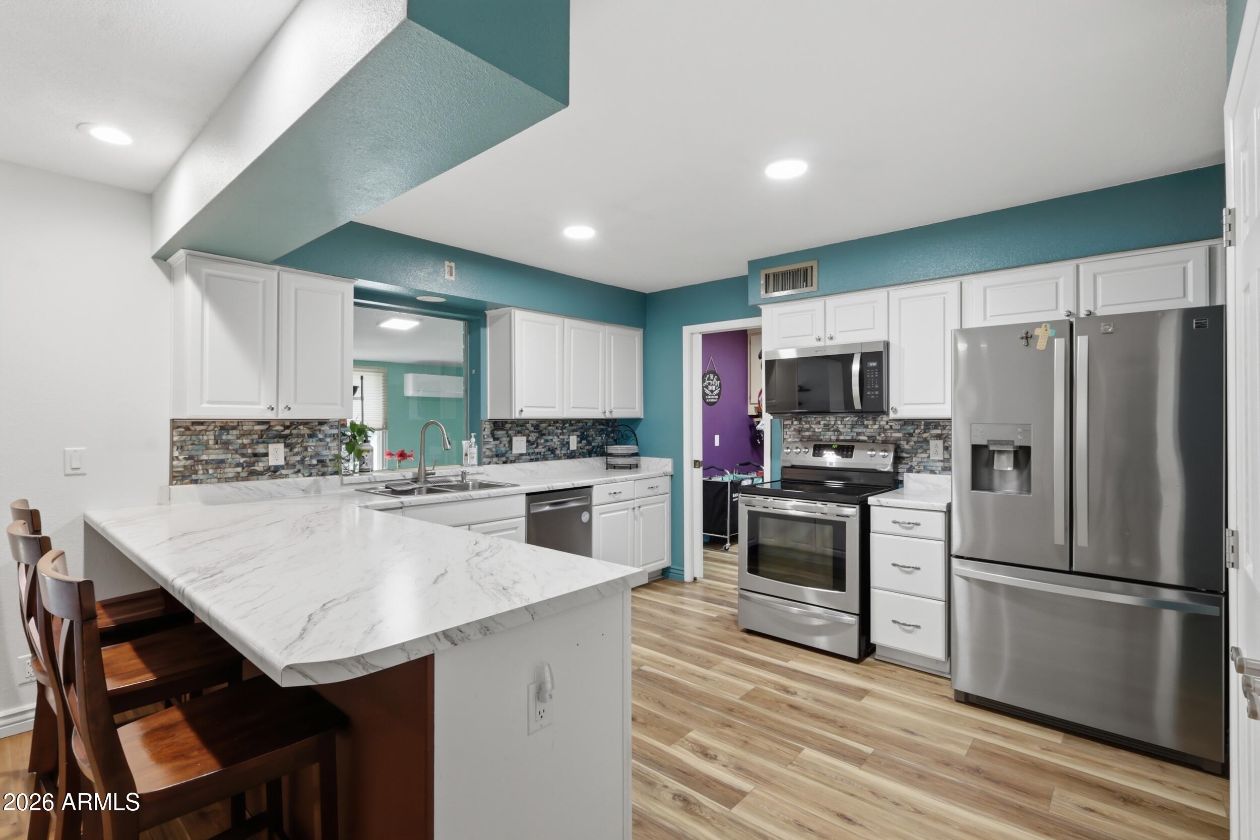 4135 E CARMEL Avenue