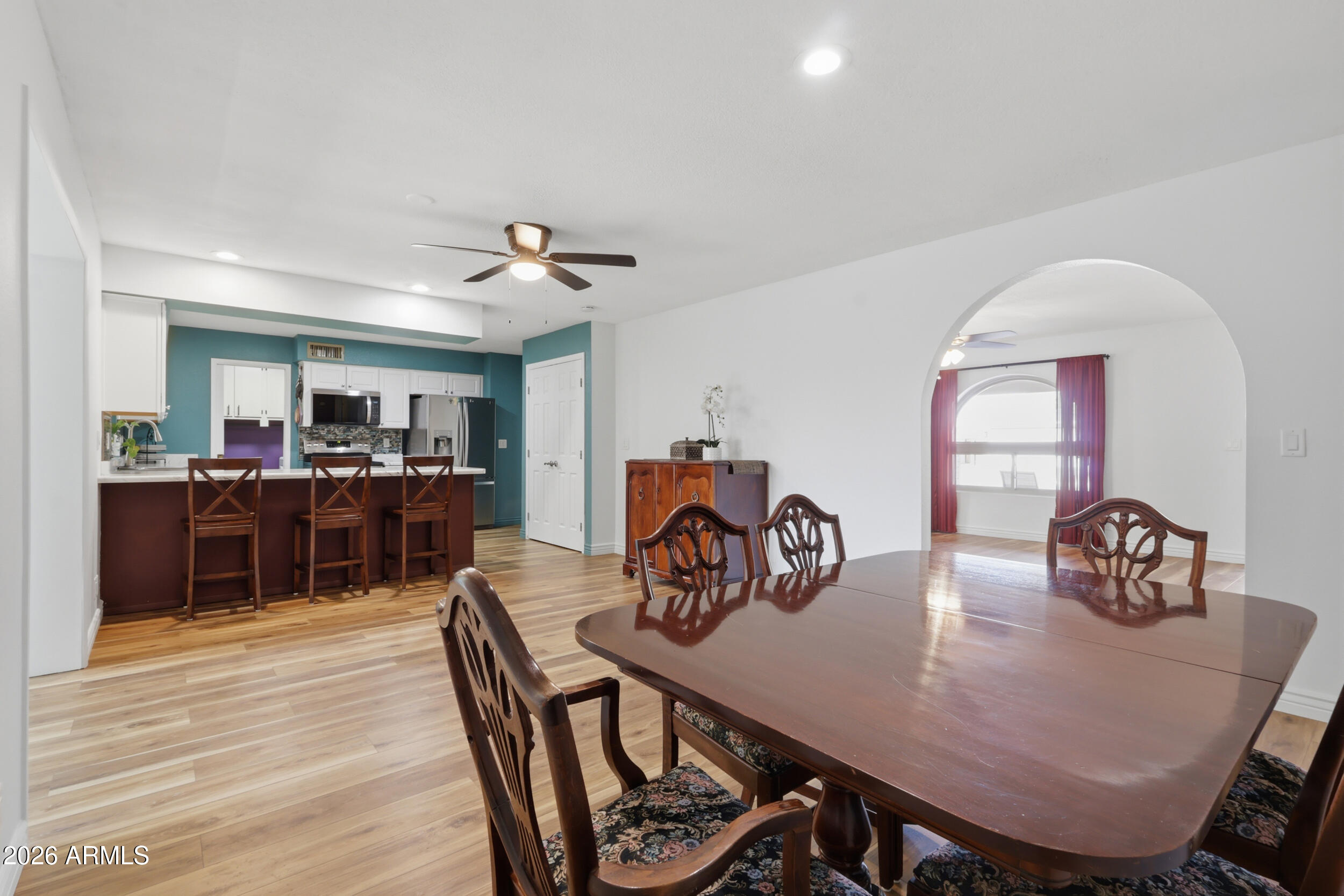 4135 E CARMEL Avenue