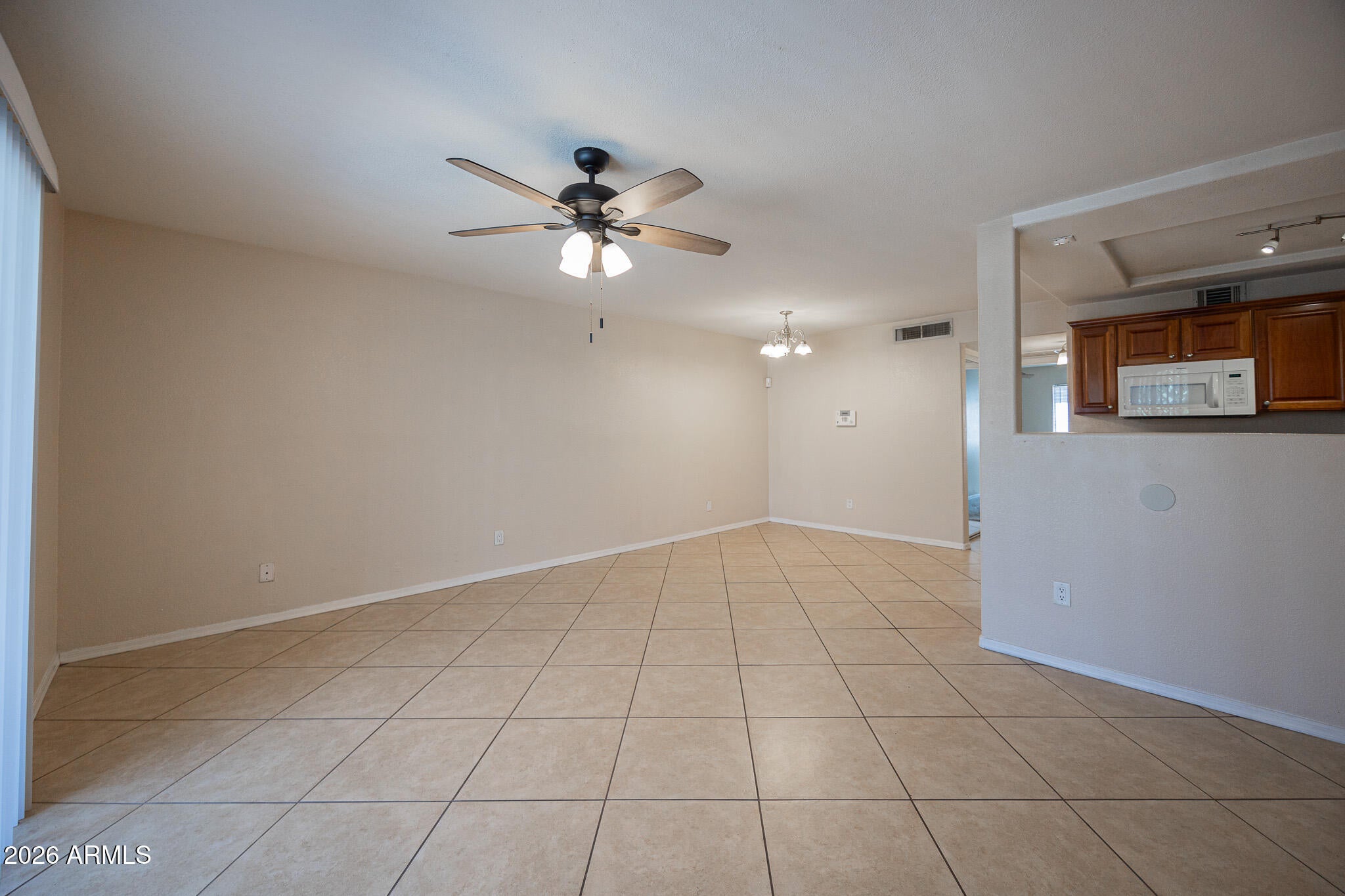 2121 W ROYAL PALM Road 1016