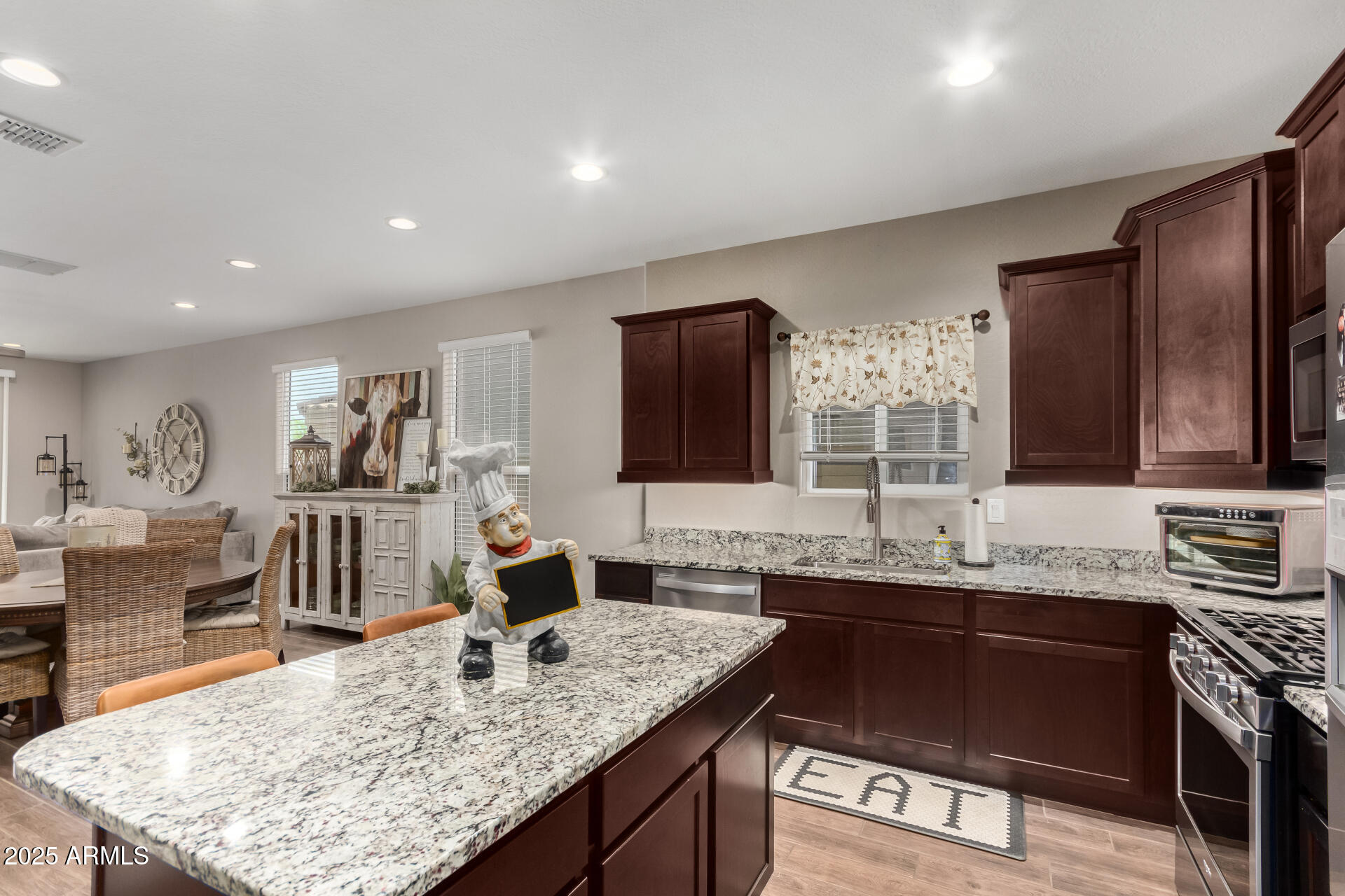 Homes 3 2023 W YELLOWBIRD Lane
