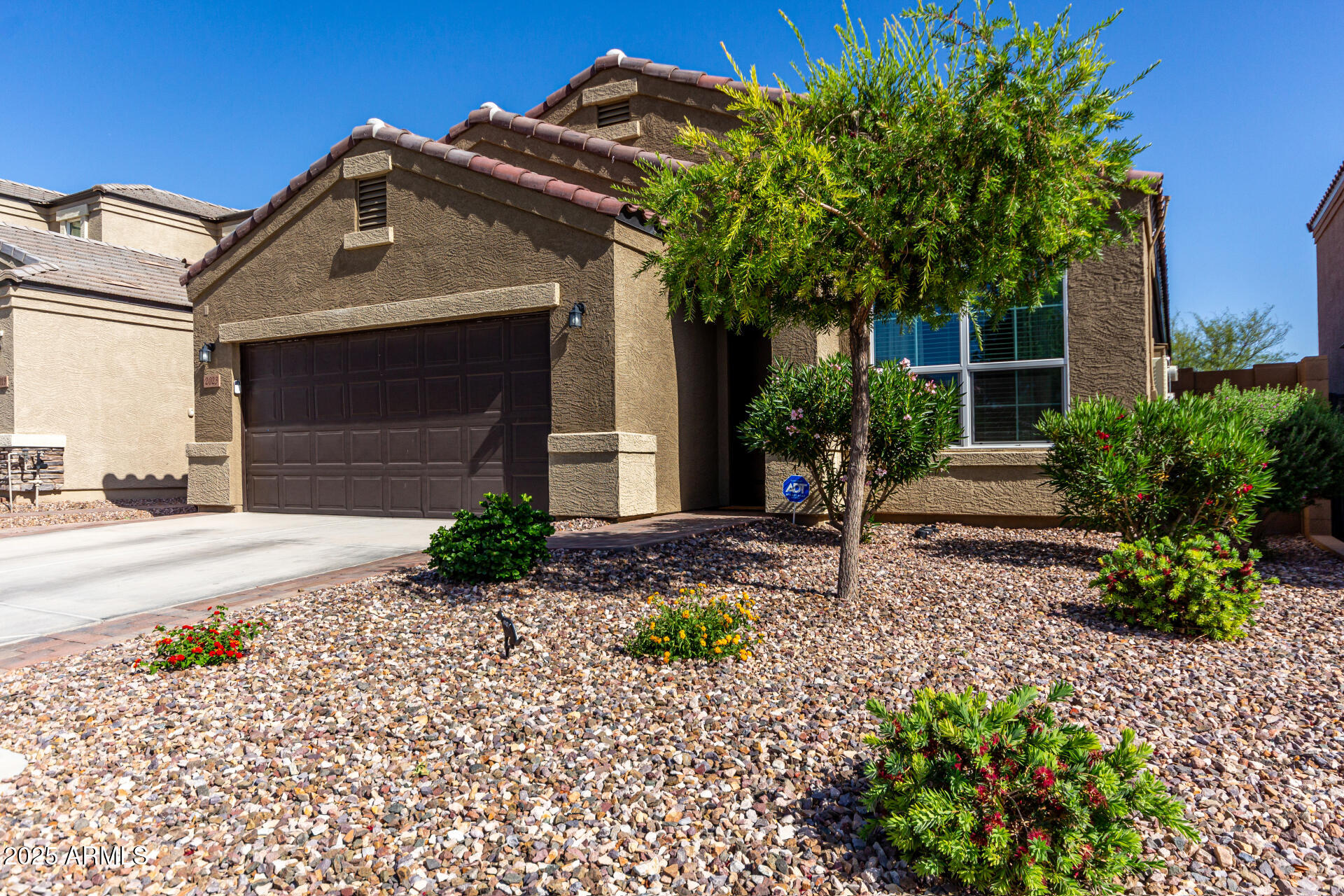 Homes 1 2023 W YELLOWBIRD Lane