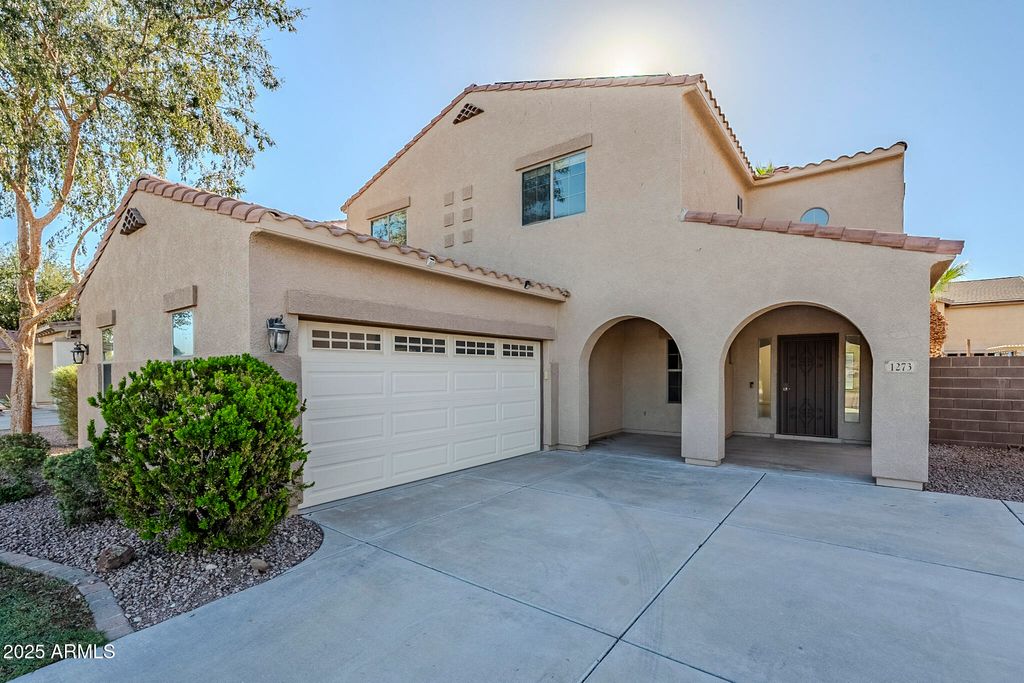 Photo of 1273 E Hampton Lane, Gilbert, AZ 85295 (MLS # 6930029)