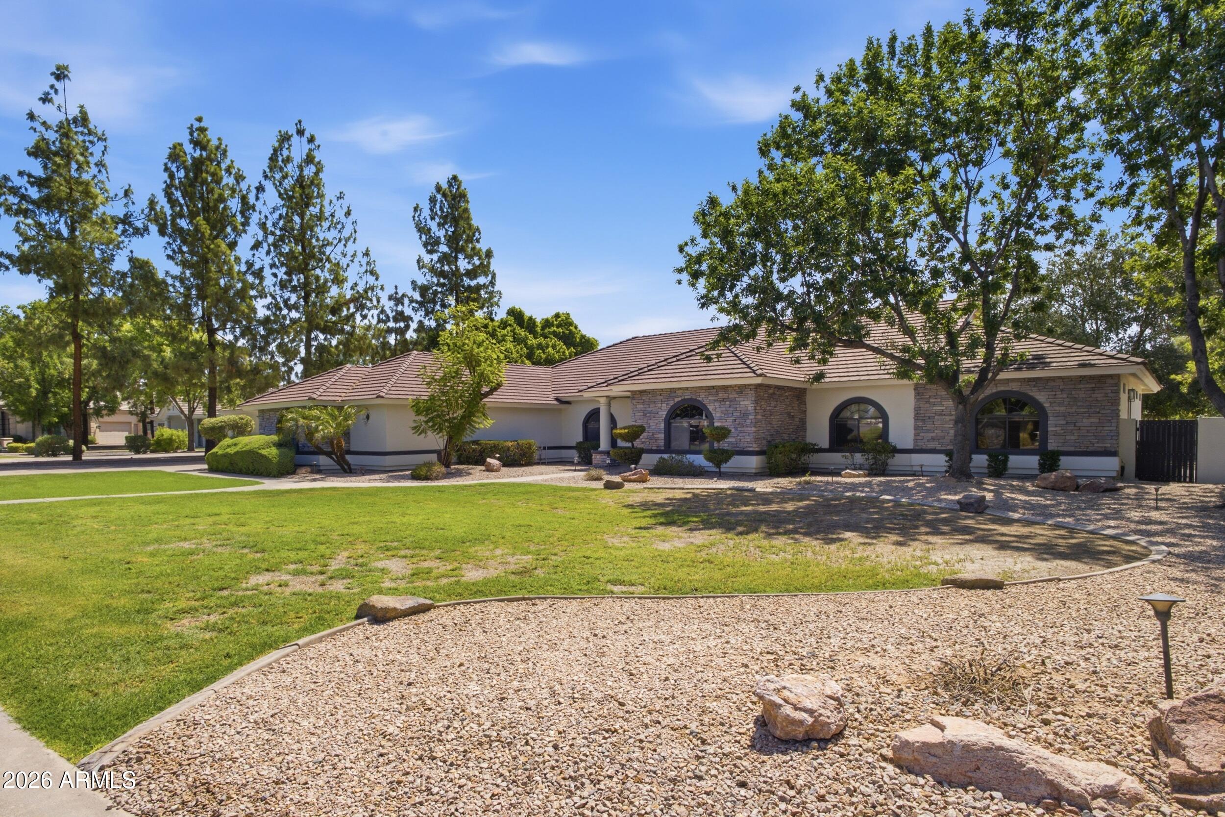 4451 E DESERT Lane