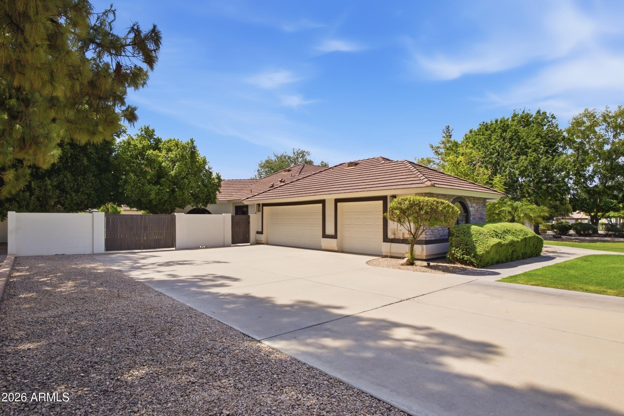 4451 E DESERT Lane
