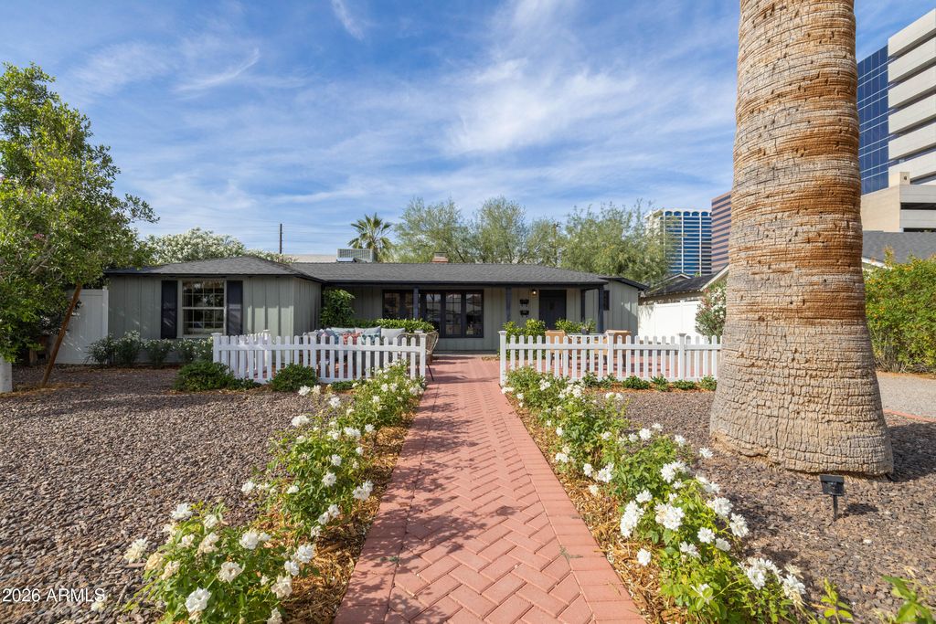 Photo of 30 W Edgemont Avenue, Phoenix, AZ 85003 (MLS # 7012383)