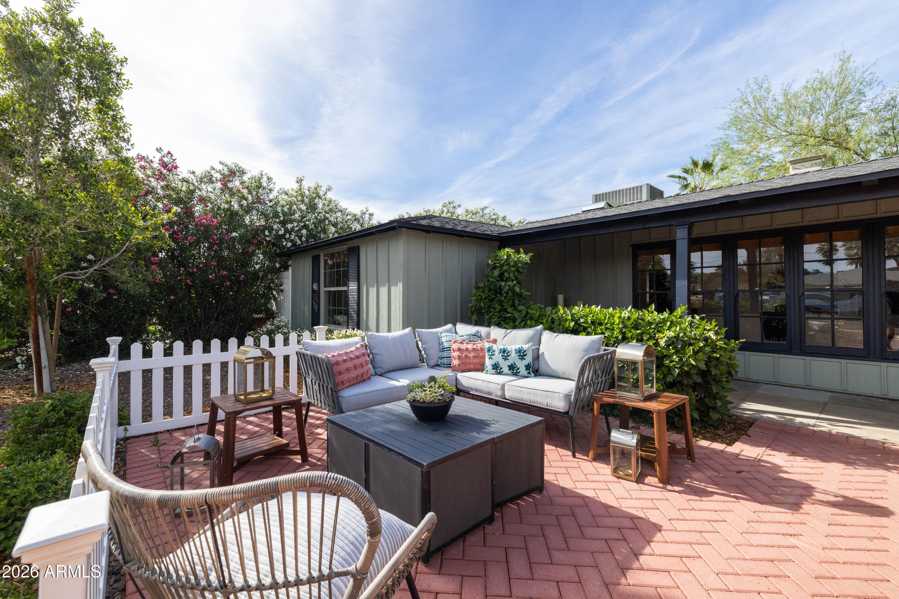 30 W EDGEMONT Avenue