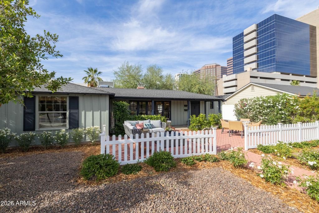 Photo of 30 W Edgemont Avenue, Phoenix, AZ 85003 (MLS # 7012383)