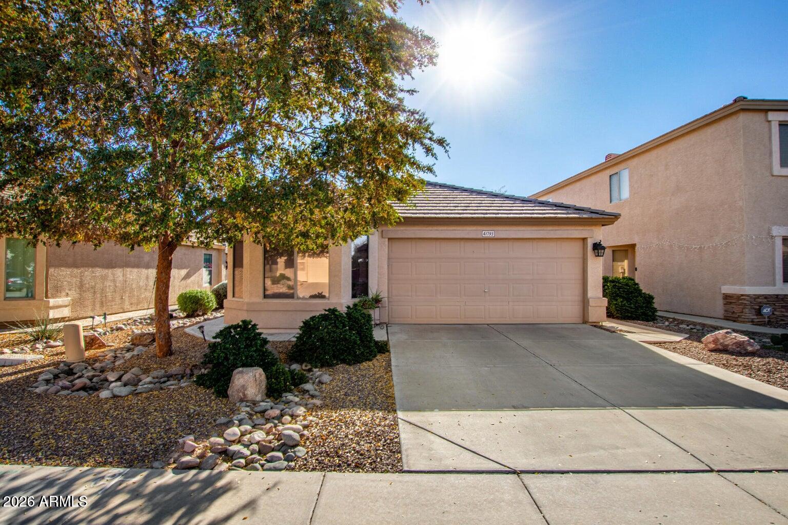 41793 W SUNLAND Drive