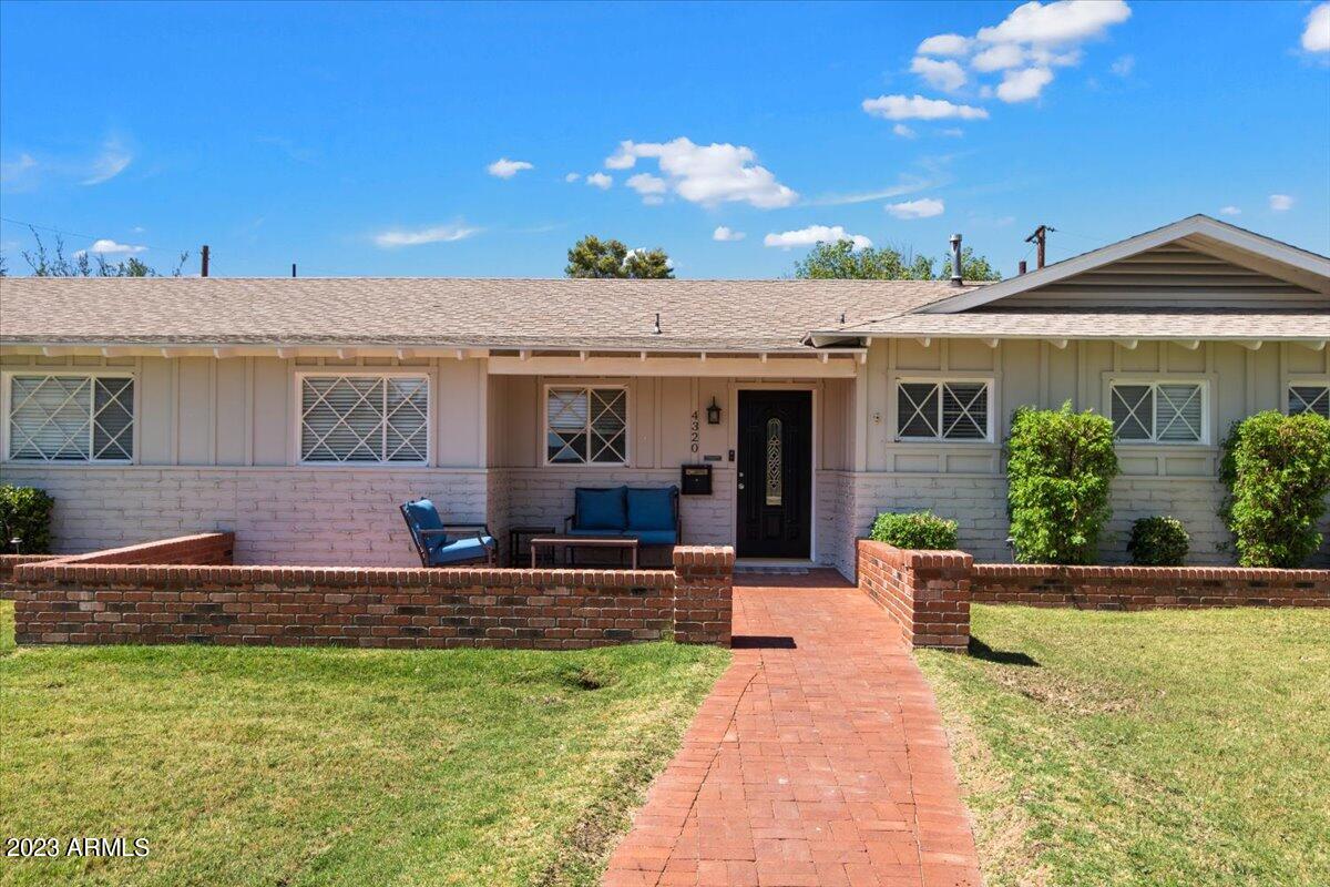 4320 E CLARENDON Avenue