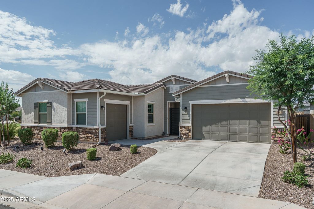 Photo of 5134 N 185th Lane, Litchfield Park, AZ 85340 (MLS # 6923906)