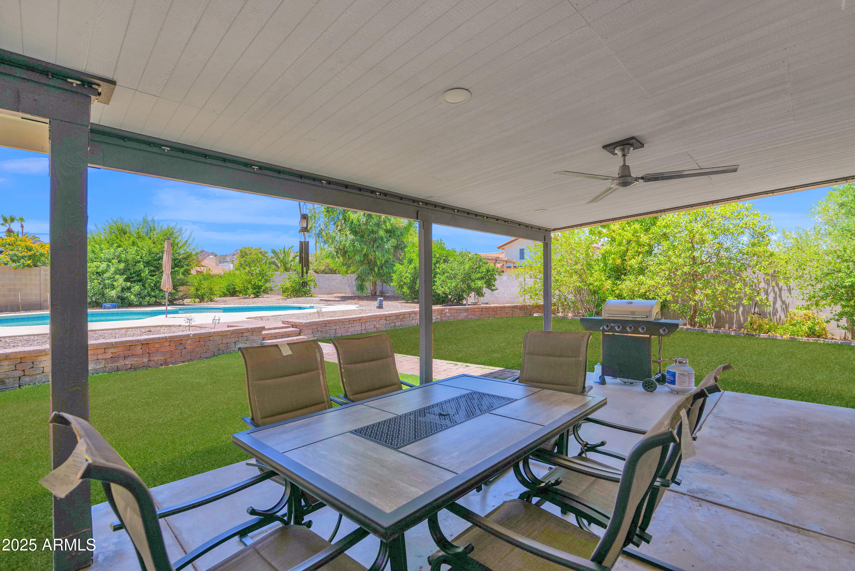2607 E MERCER Lane