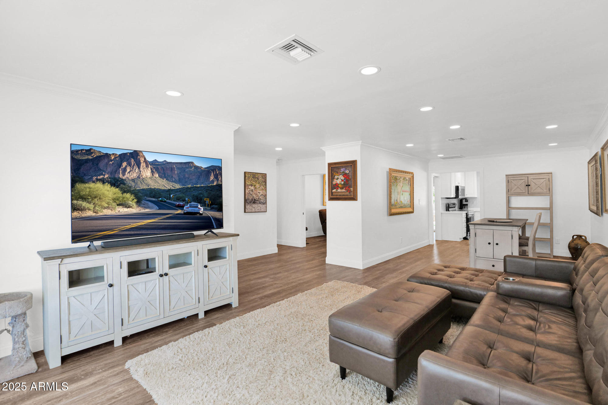 2607 E MERCER Lane