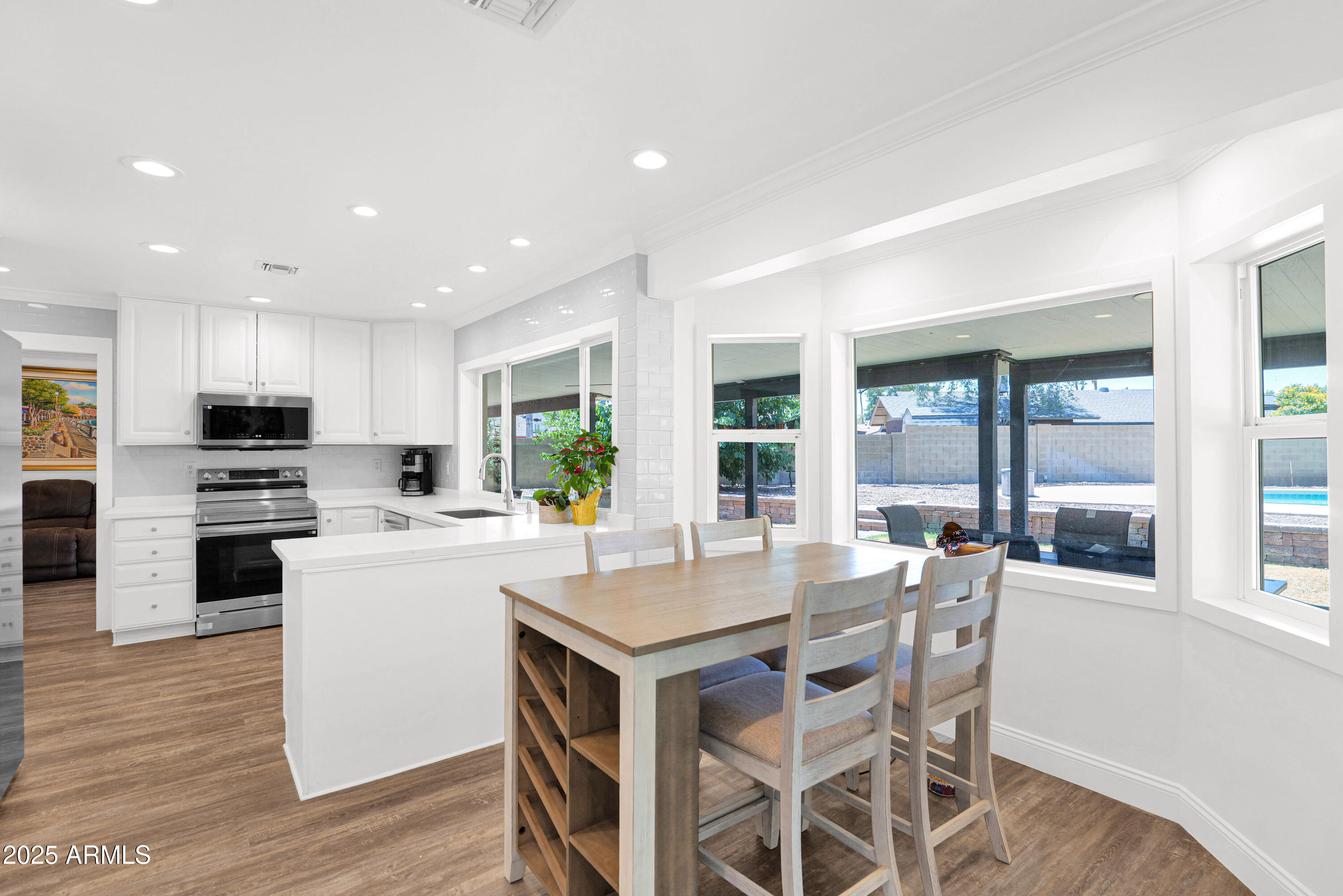2607 E MERCER Lane