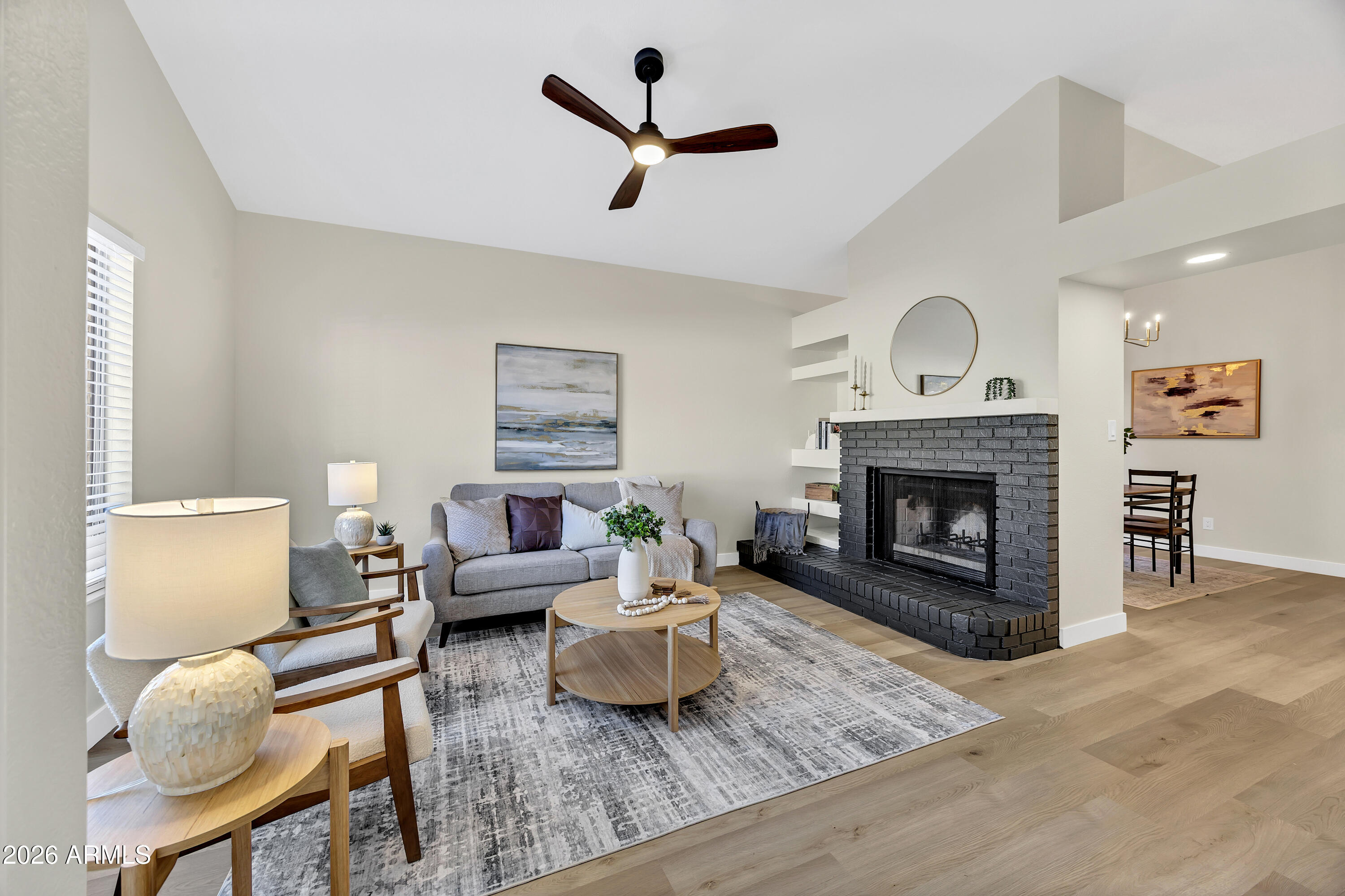 927 E CHARLESTON Avenue