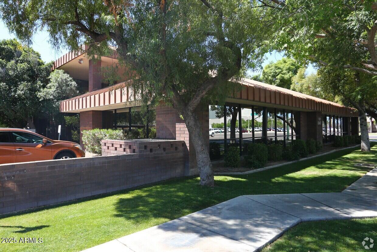 101 E 1ST Avenue 103