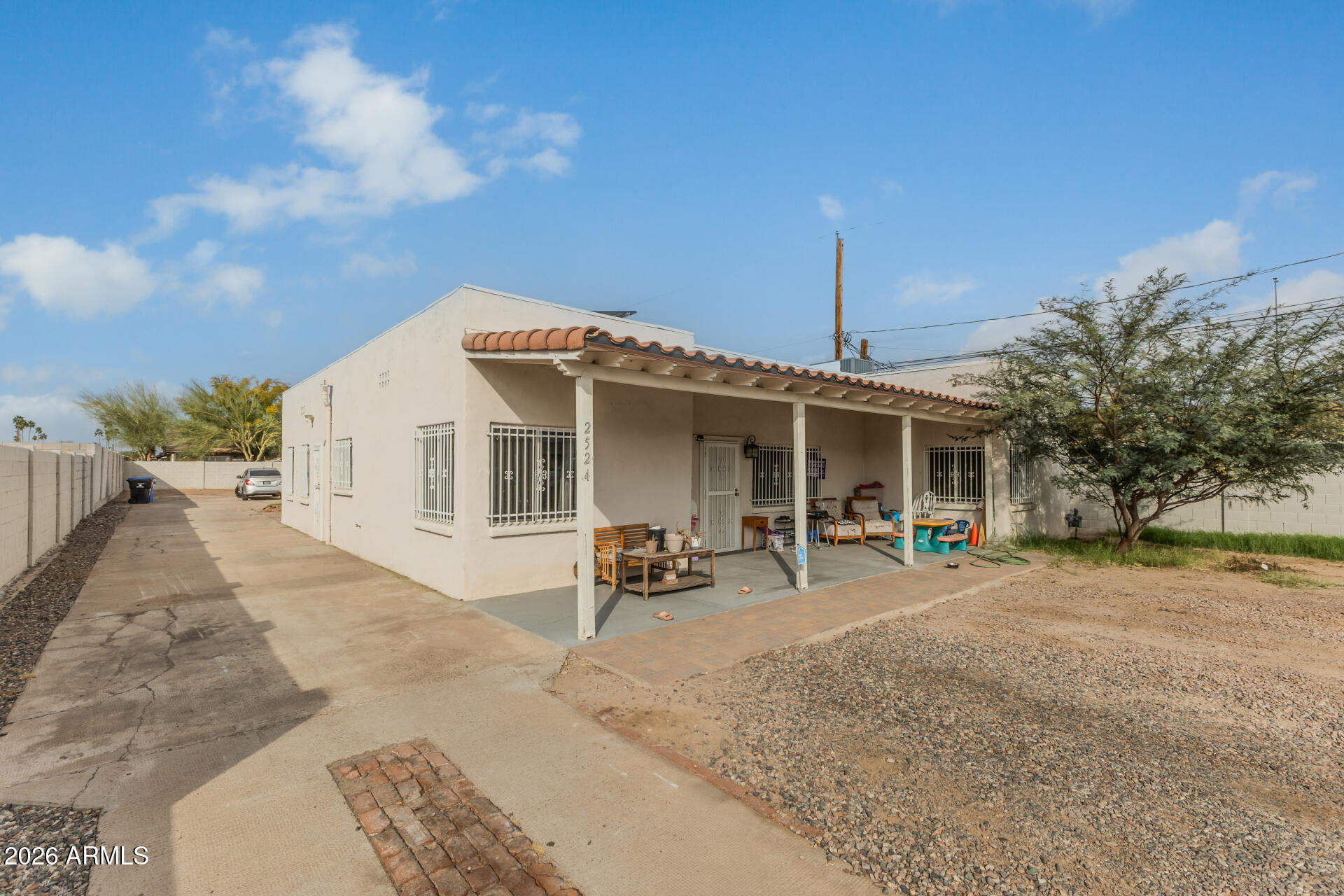 2524 W CAMPBELL Avenue