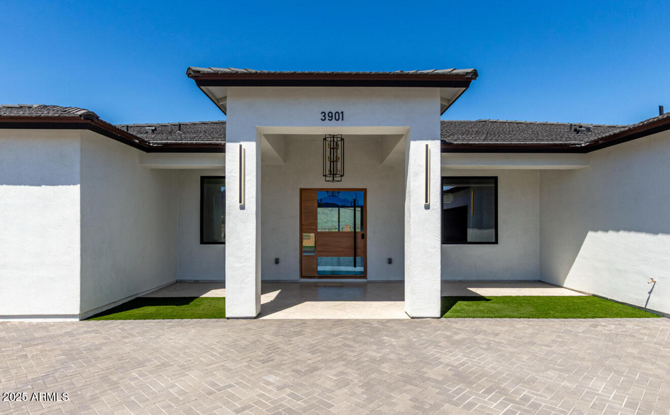 3901 W IRONWOOD HILL Drive