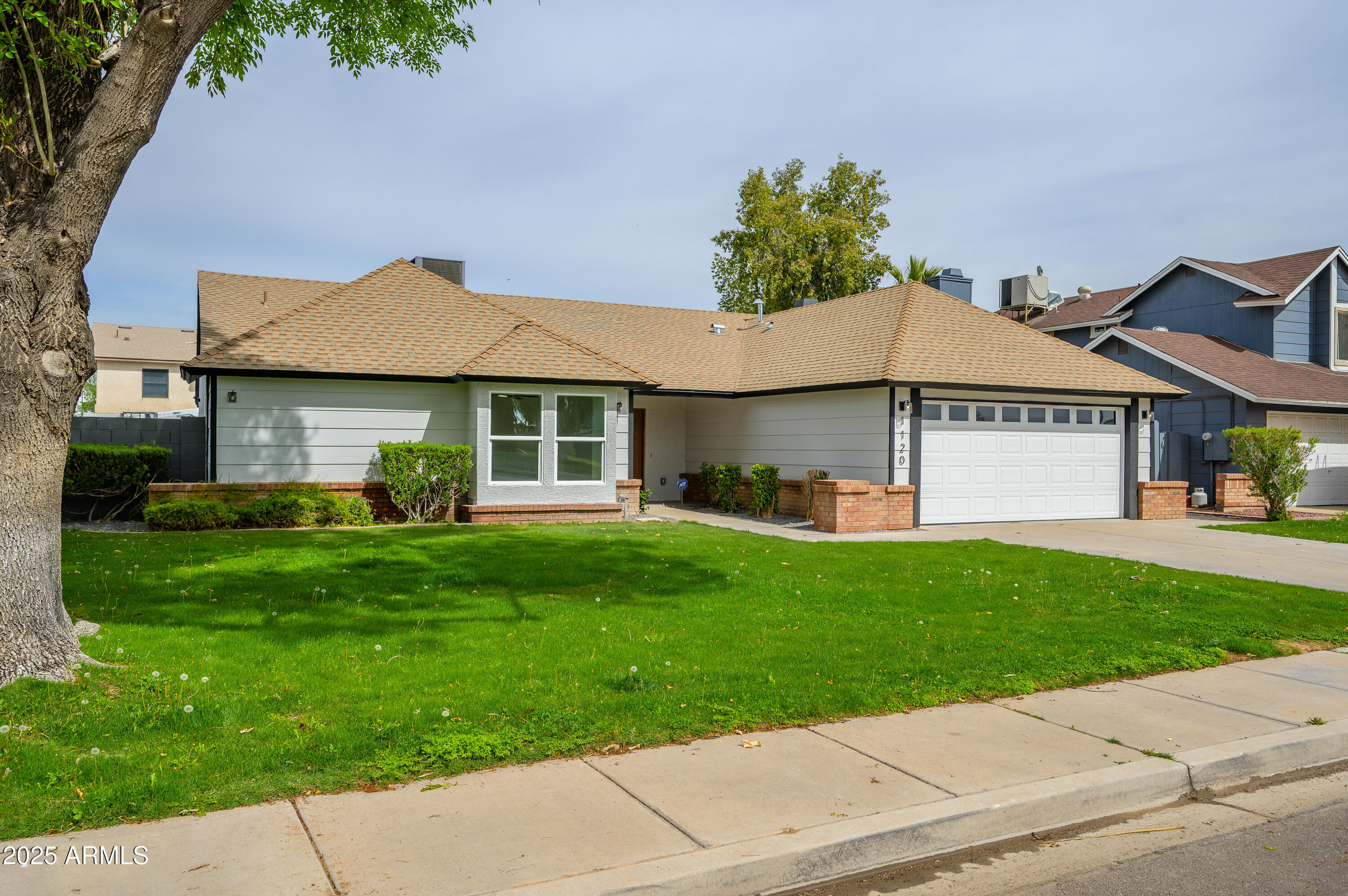 1120 W BARROW Drive