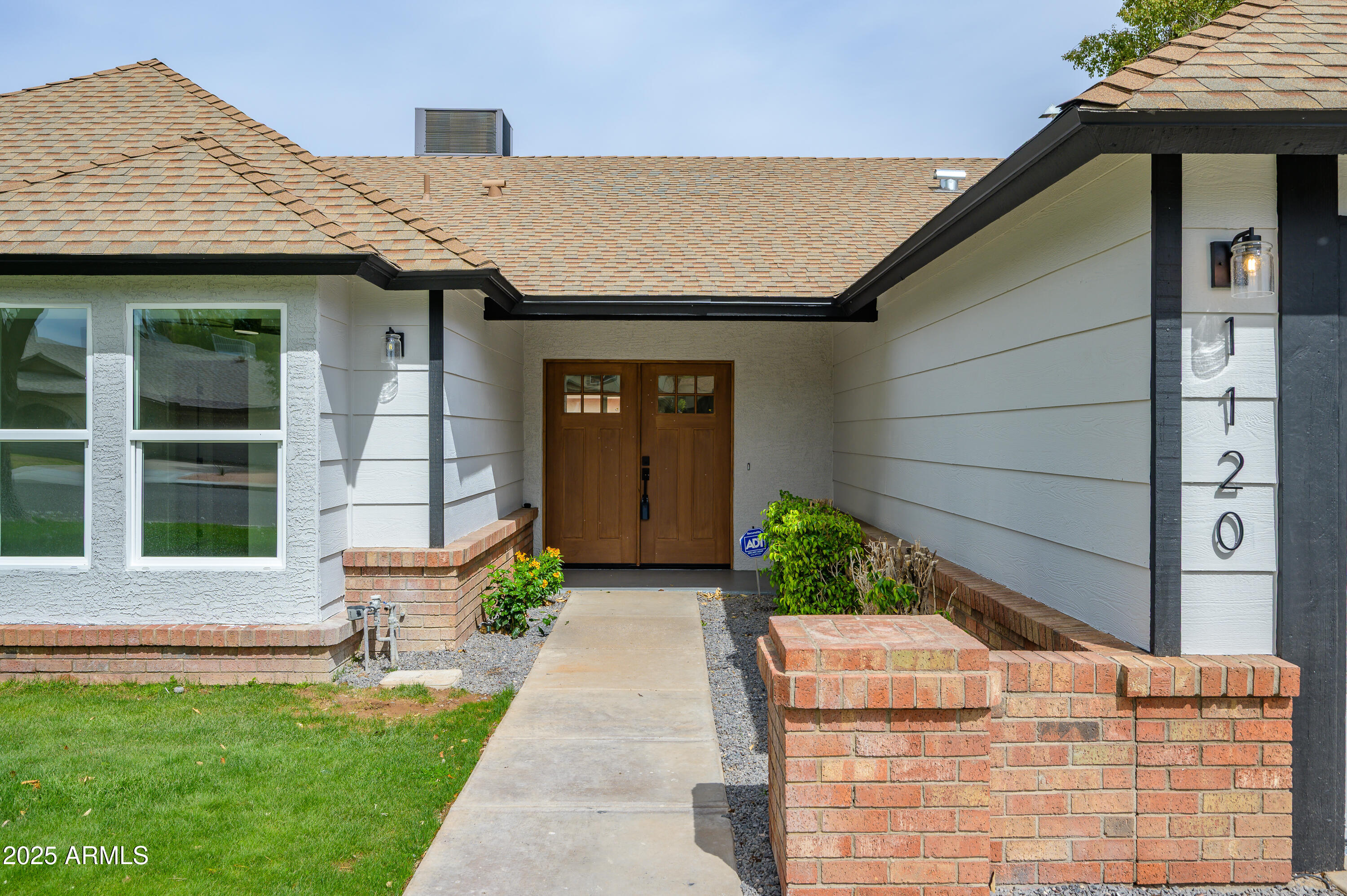 1120 W BARROW Drive
