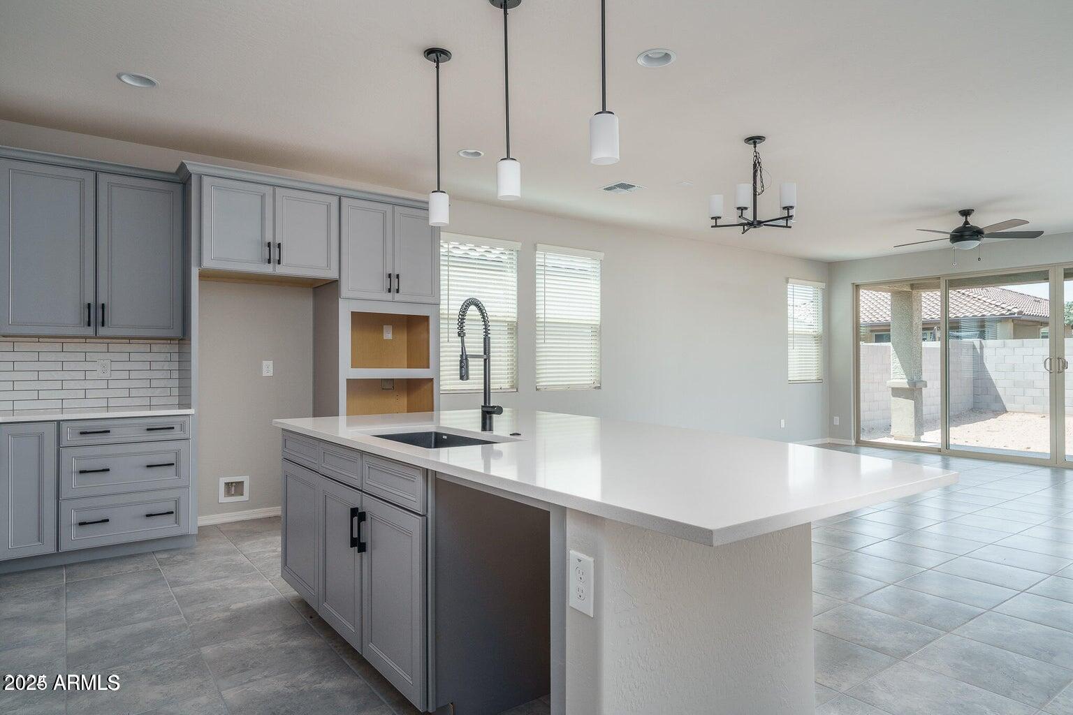 16026 W Alameda Road