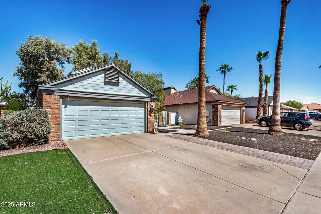 Photo of 850 E Rockwell Drive, Chandler, AZ 85225 (MLS # 6920631)