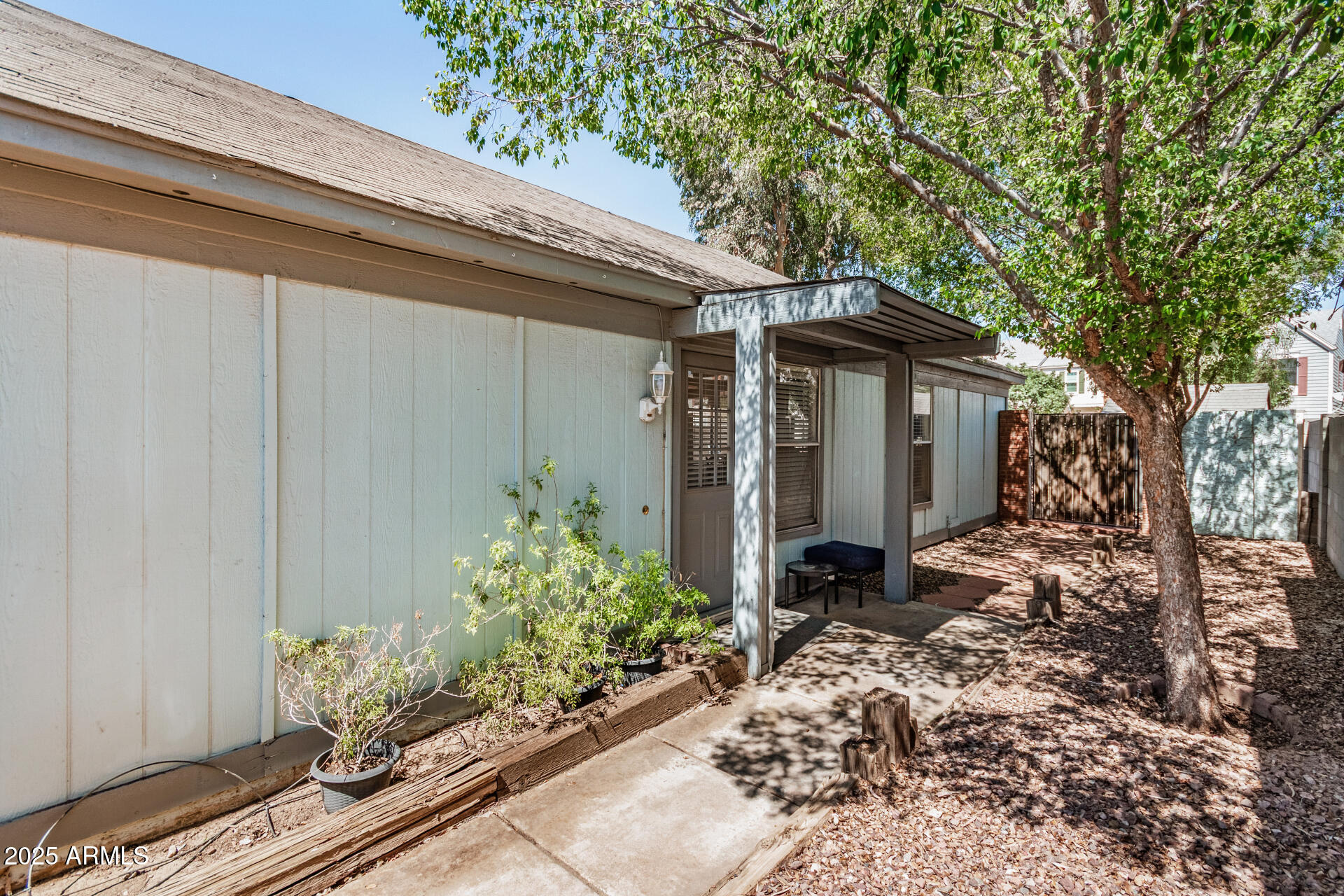 850 E ROCKWELL Drive