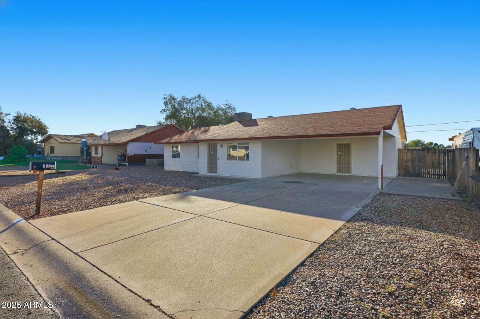 755 E MESQUITE Avenue