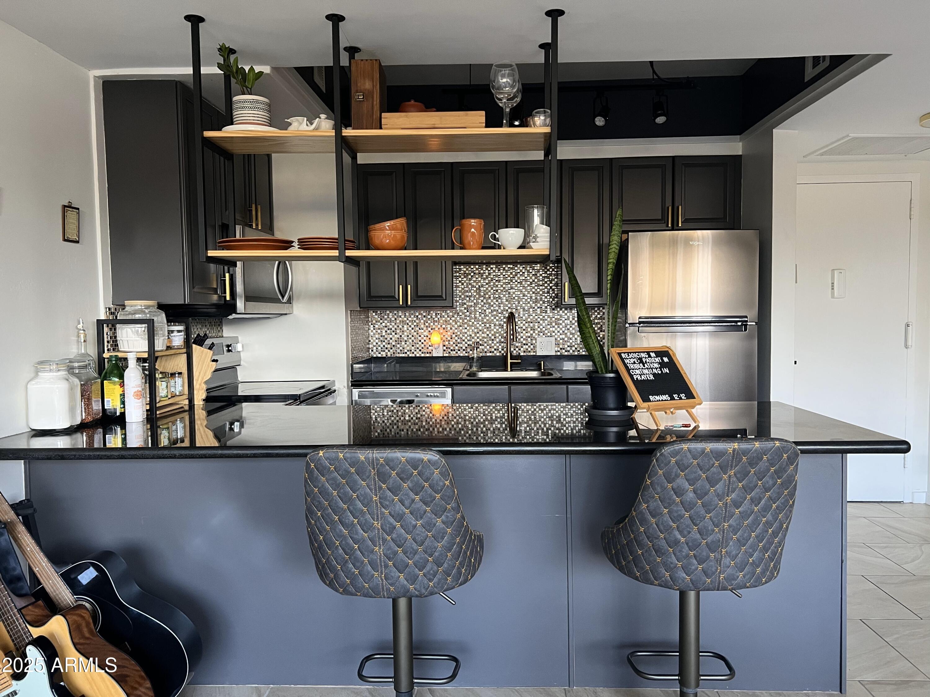 4750 N CENTRAL Avenue 1N