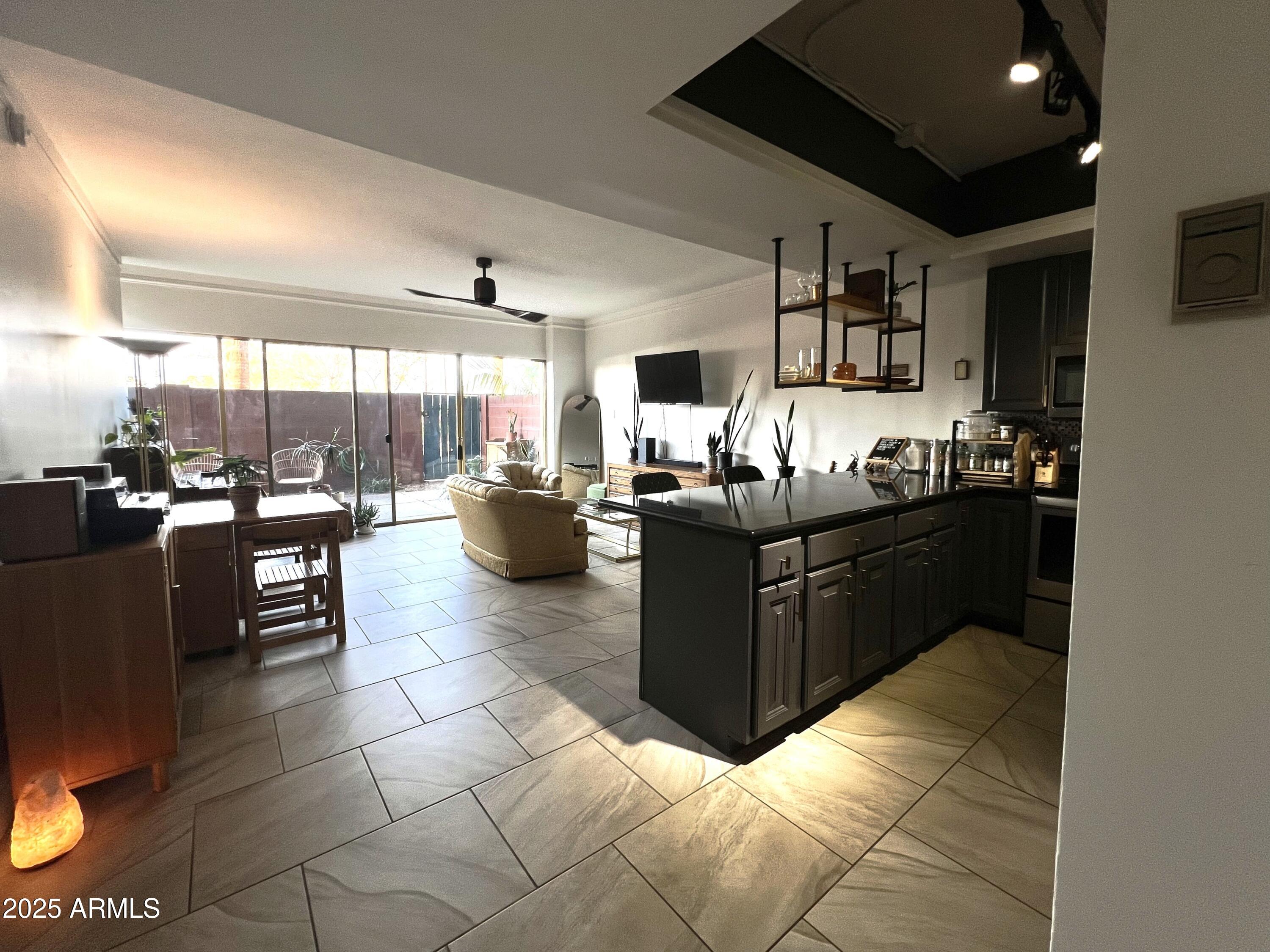 4750 N CENTRAL Avenue 1N