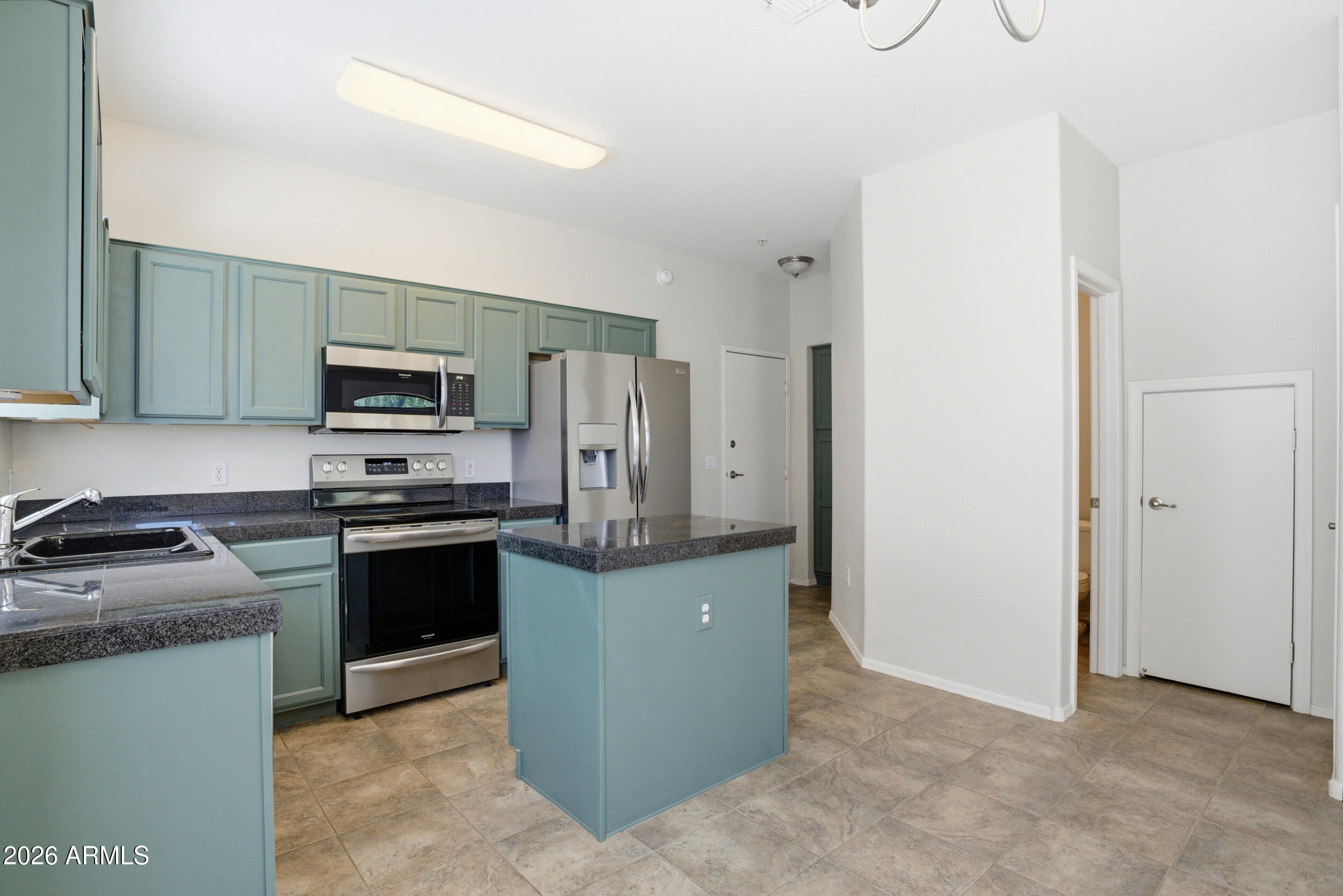 2250 E DEER VALLEY Road 10