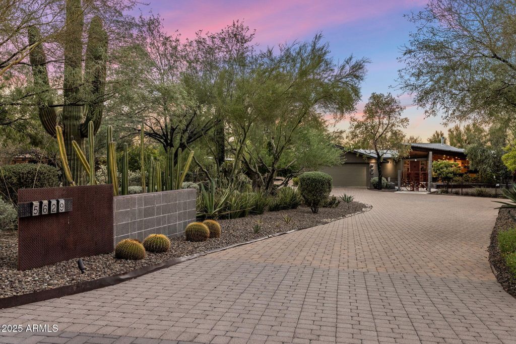 Photo of 5629 E Windstone Trail, Cave Creek, AZ 85331 (MLS # 6918766)