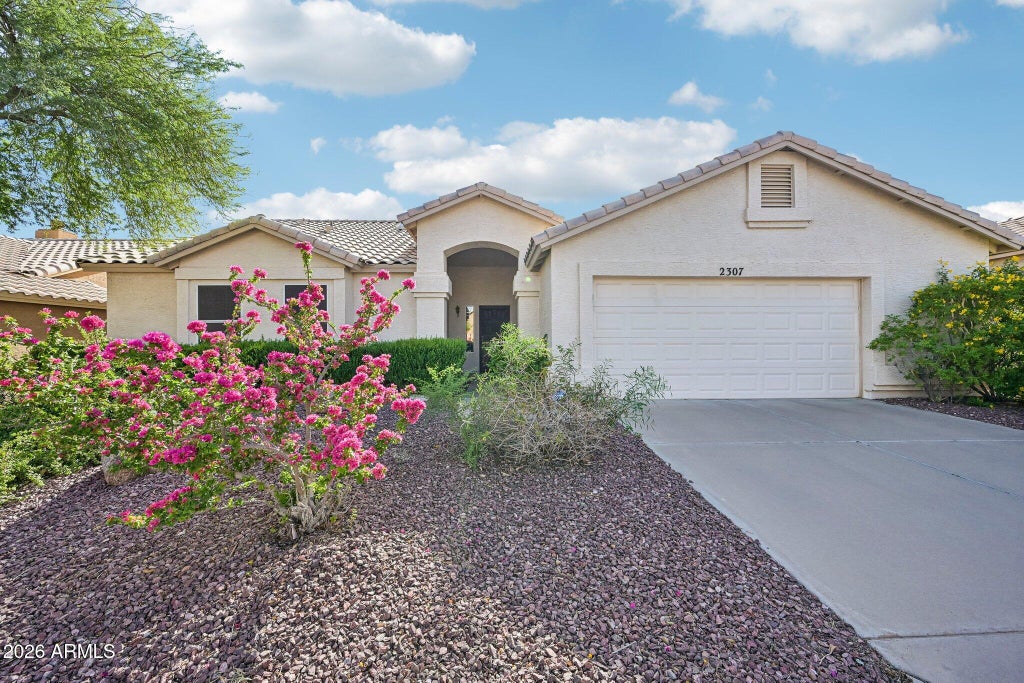 Photo of 2307 E Taxidea Way, Phoenix, AZ 85048 (MLS # 7095533)