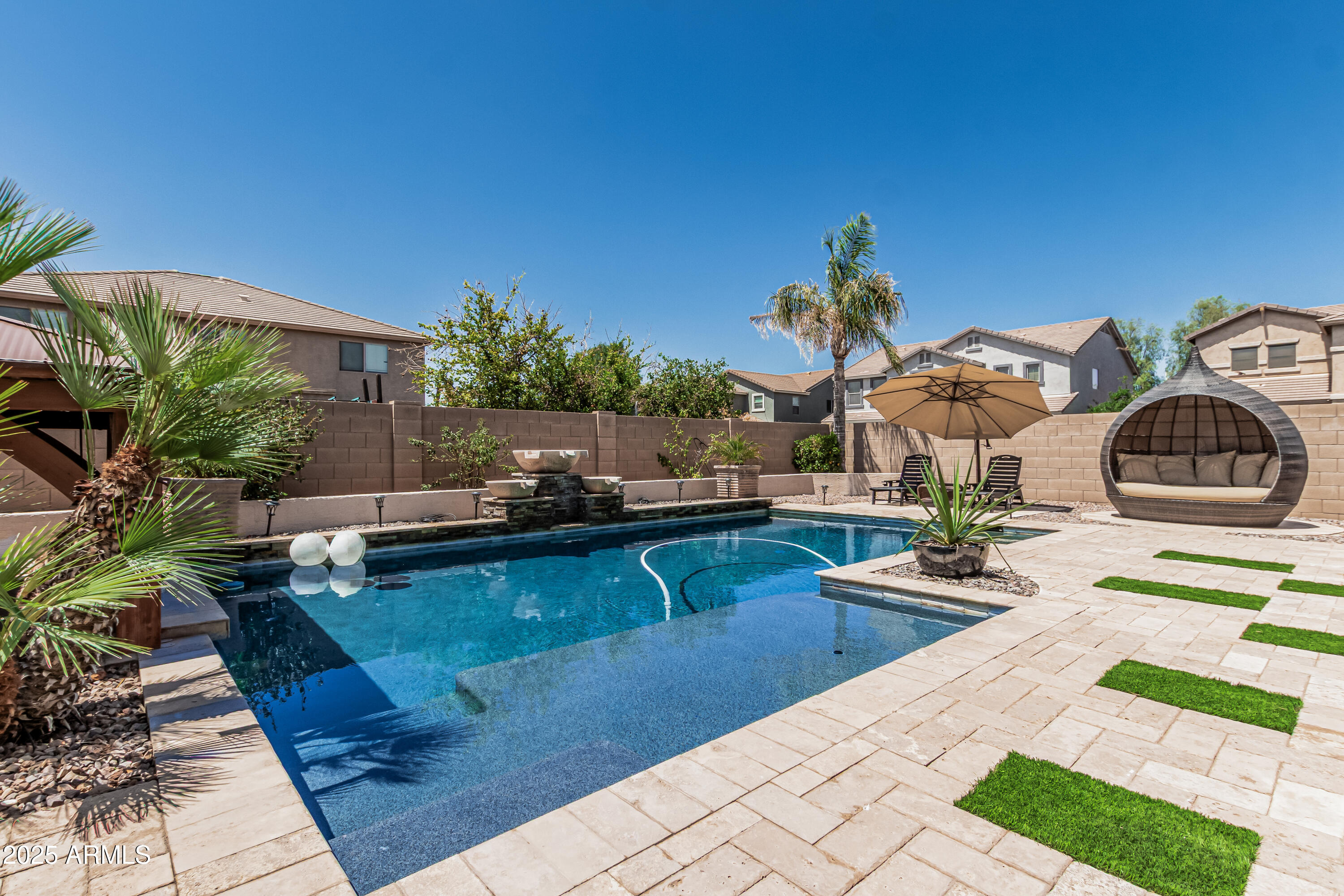 551 E SUN VALLEY FARMS Lane