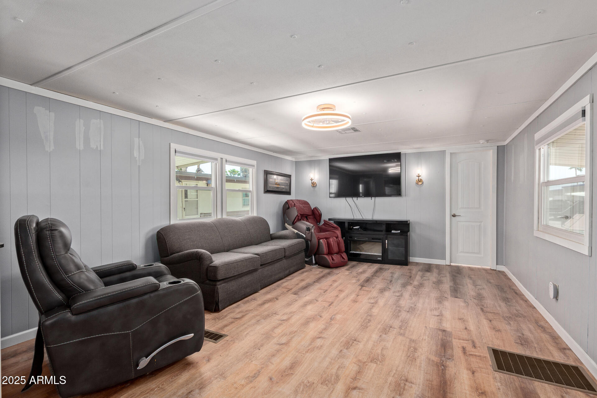 1050 E Broadway Avenue 39