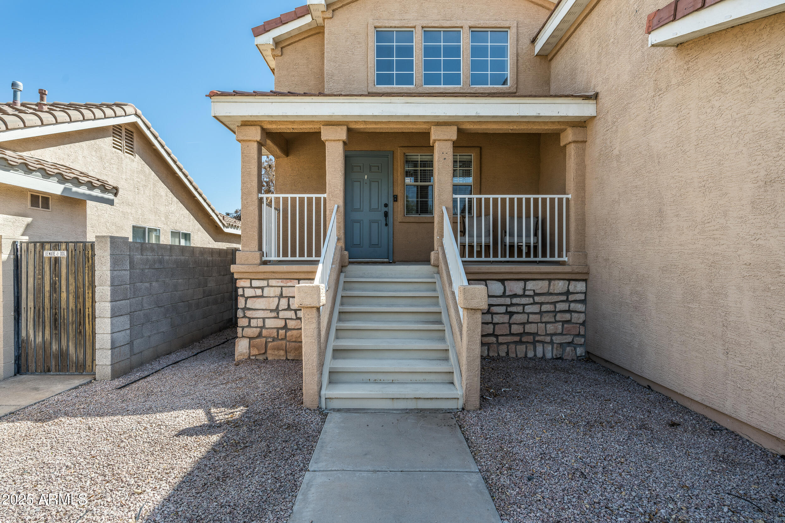 827 W LEAH Lane