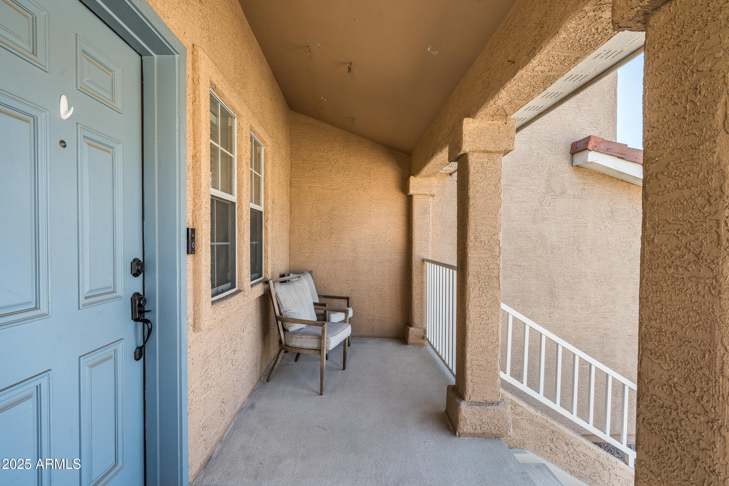 827 W LEAH Lane