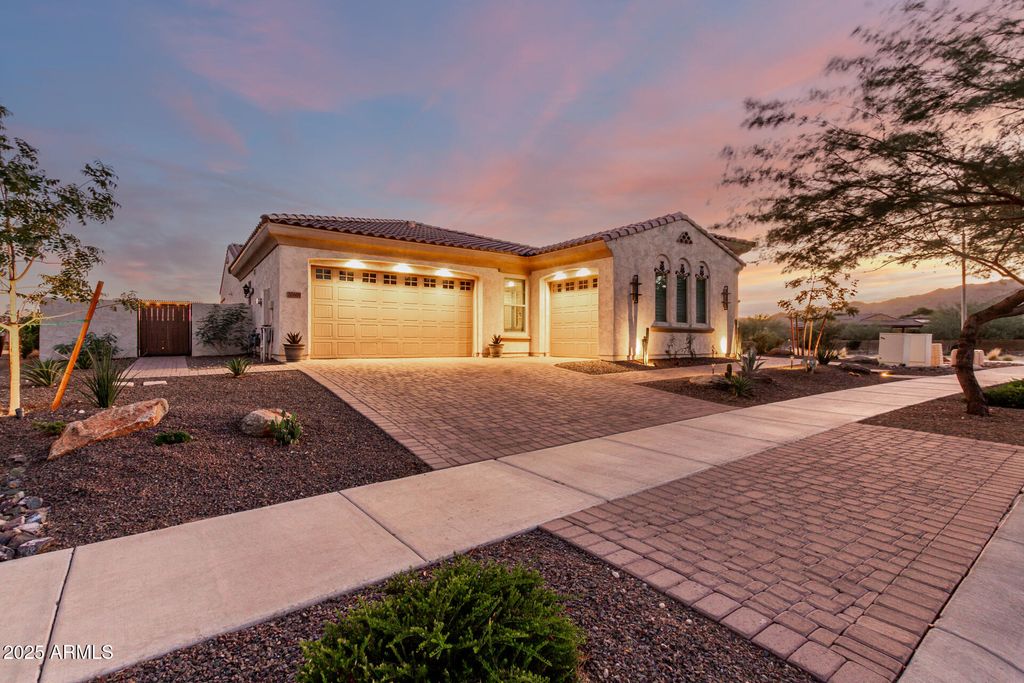 Photo of 20669 W Pasadena Avenue, Buckeye, AZ 85396 (MLS # 6931333)